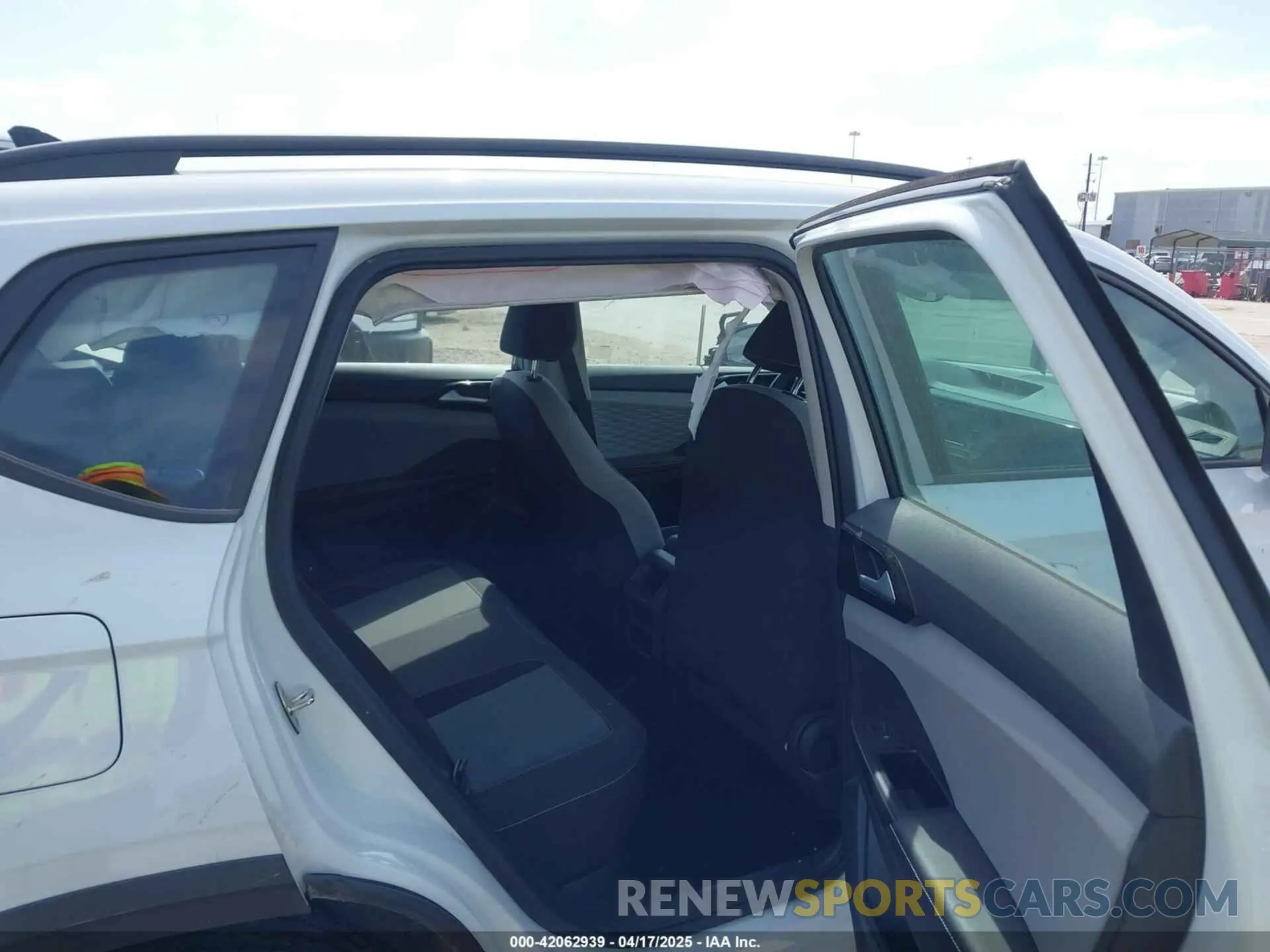 8 fotografías del automóvil dañado 3VV5X7B28RM010019 VOLKSWAGEN TAOS 2024