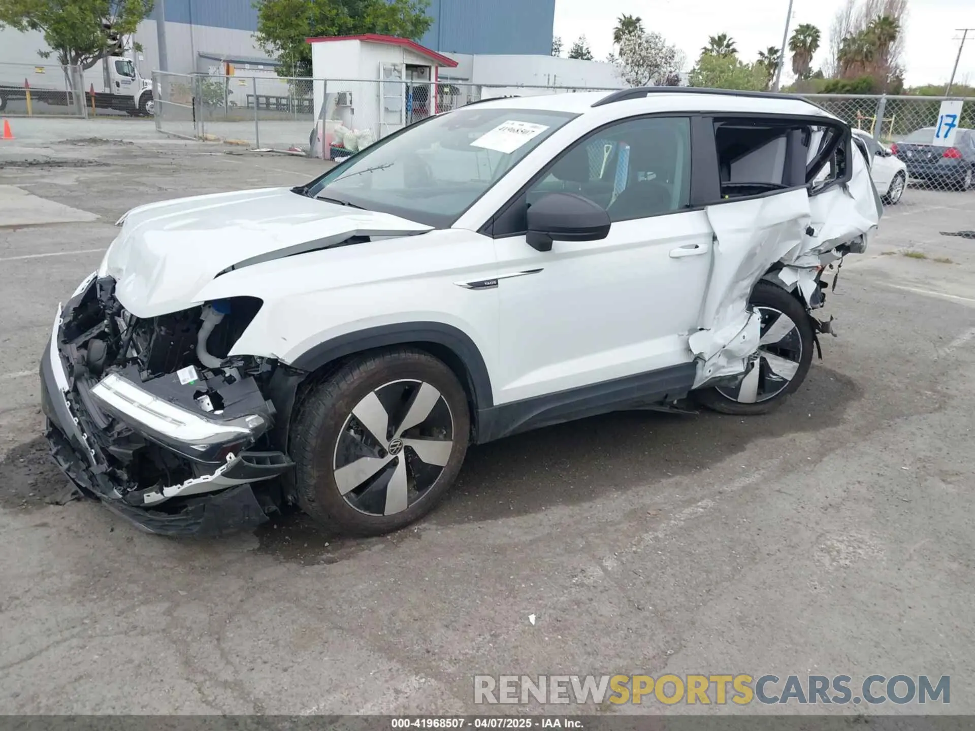 2 fotografías del automóvil dañado 3VV8X7B26RM027964 VOLKSWAGEN TAOS 2024