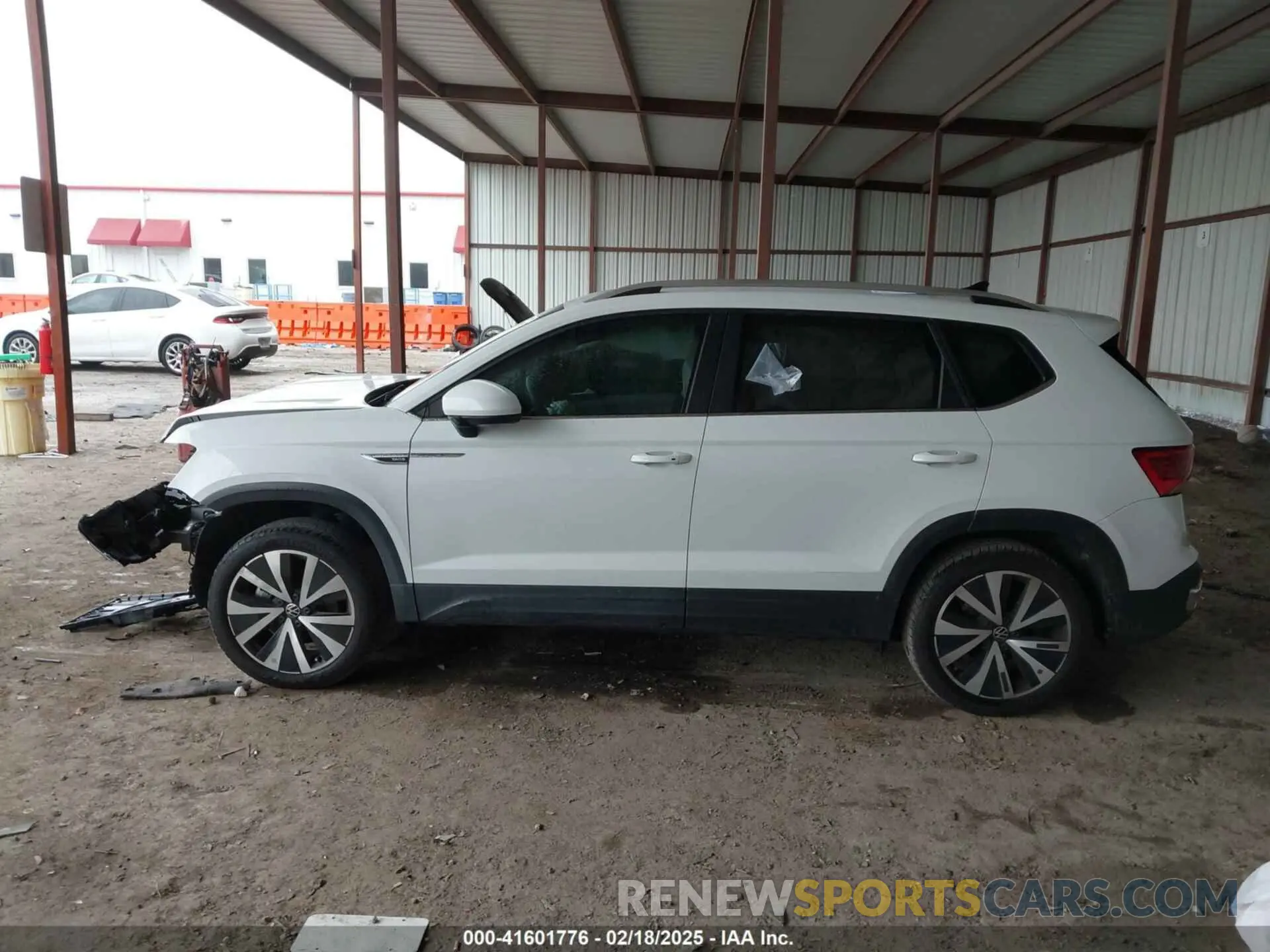 14 fotografías del automóvil dañado 3VVEX7B20RM002688 VOLKSWAGEN TAOS 2024
