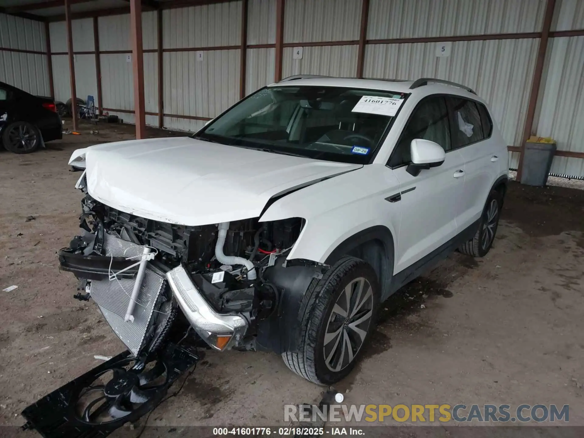 2 fotografías del automóvil dañado 3VVEX7B20RM002688 VOLKSWAGEN TAOS 2024