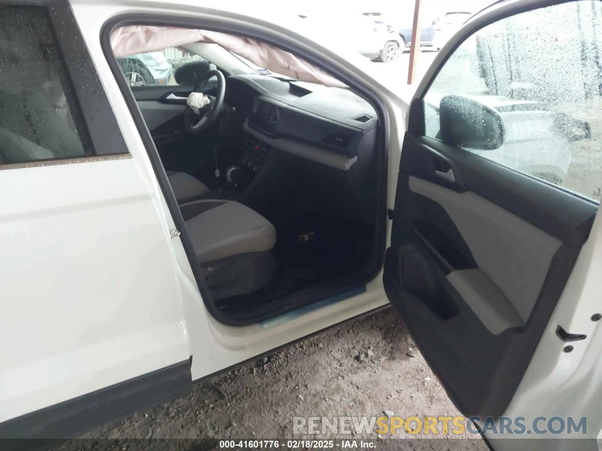 5 fotografías del automóvil dañado 3VVEX7B20RM002688 VOLKSWAGEN TAOS 2024