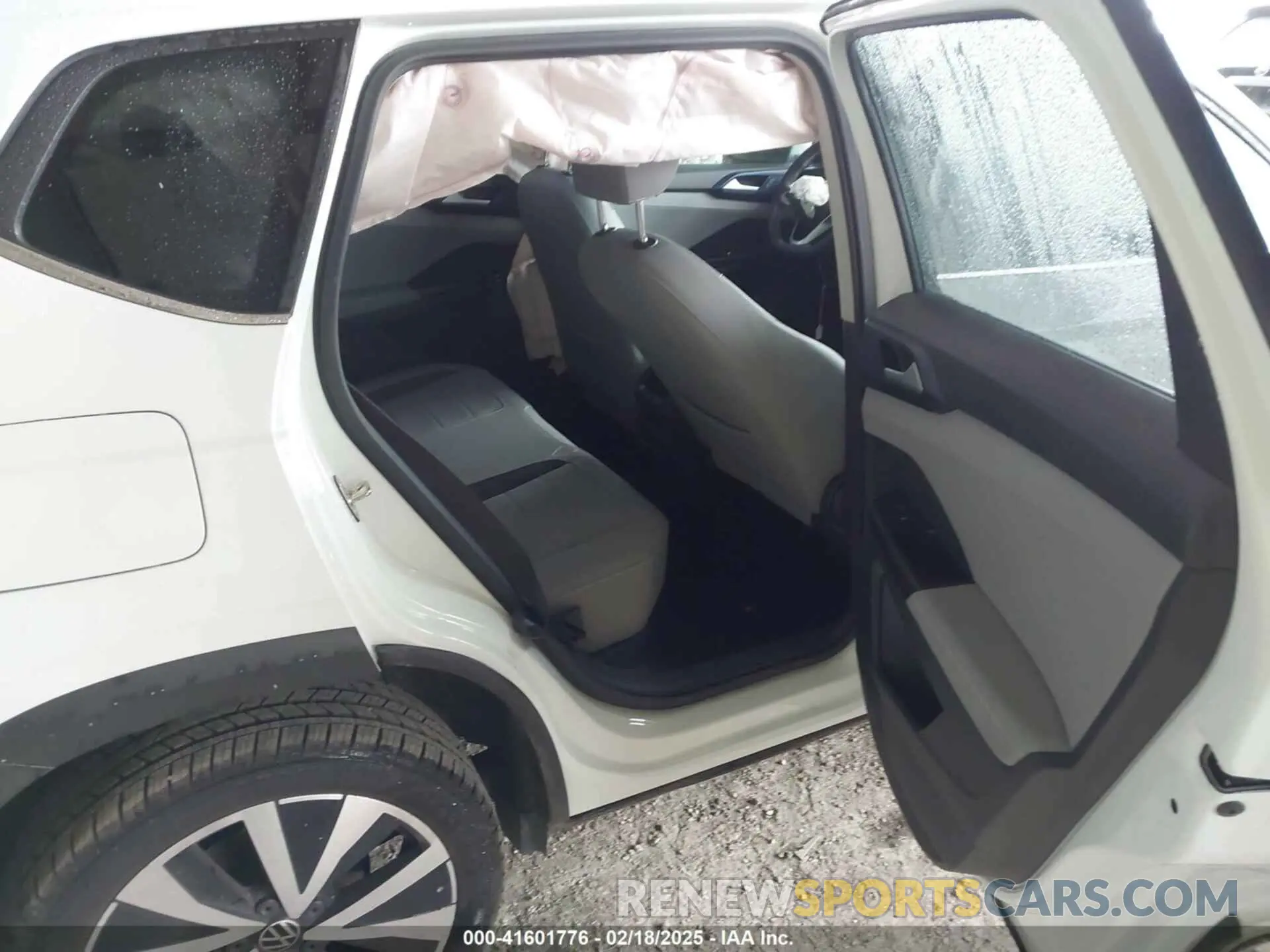 8 fotografías del automóvil dañado 3VVEX7B20RM002688 VOLKSWAGEN TAOS 2024