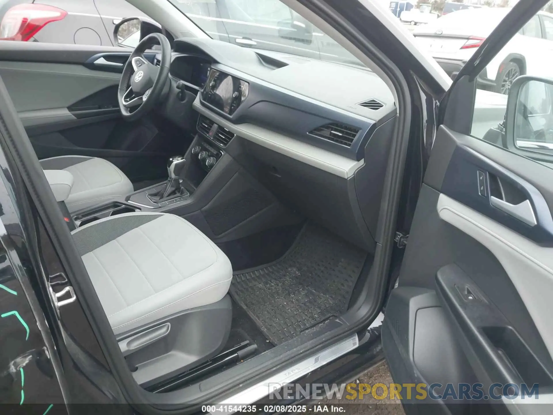 5 fotografías del automóvil dañado 3VVEX7B21RM077979 VOLKSWAGEN TAOS 2024