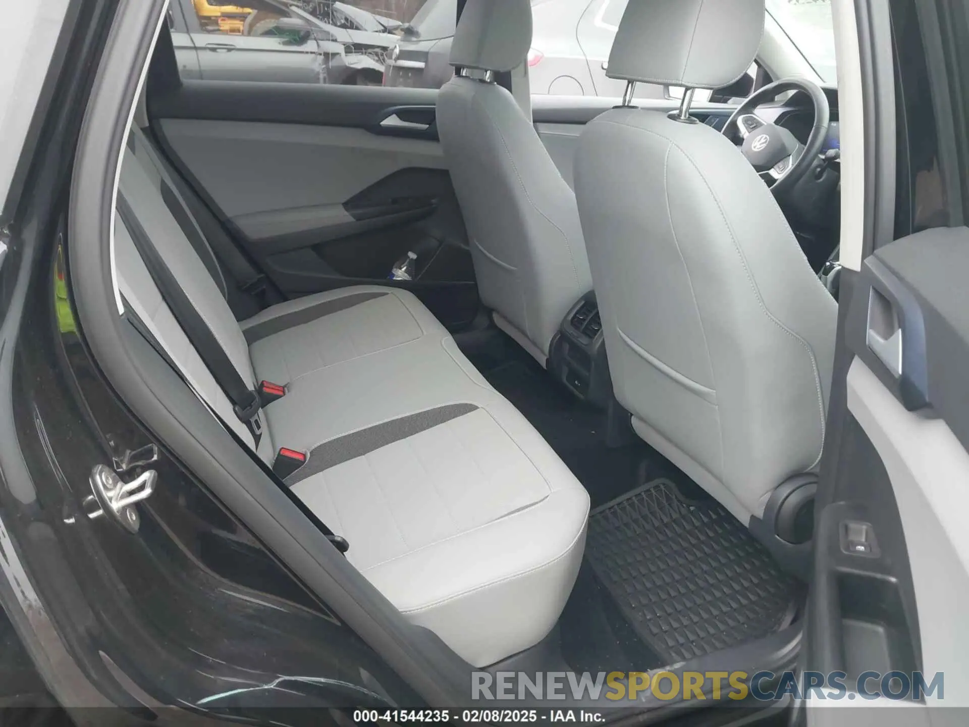 8 fotografías del automóvil dañado 3VVEX7B21RM077979 VOLKSWAGEN TAOS 2024