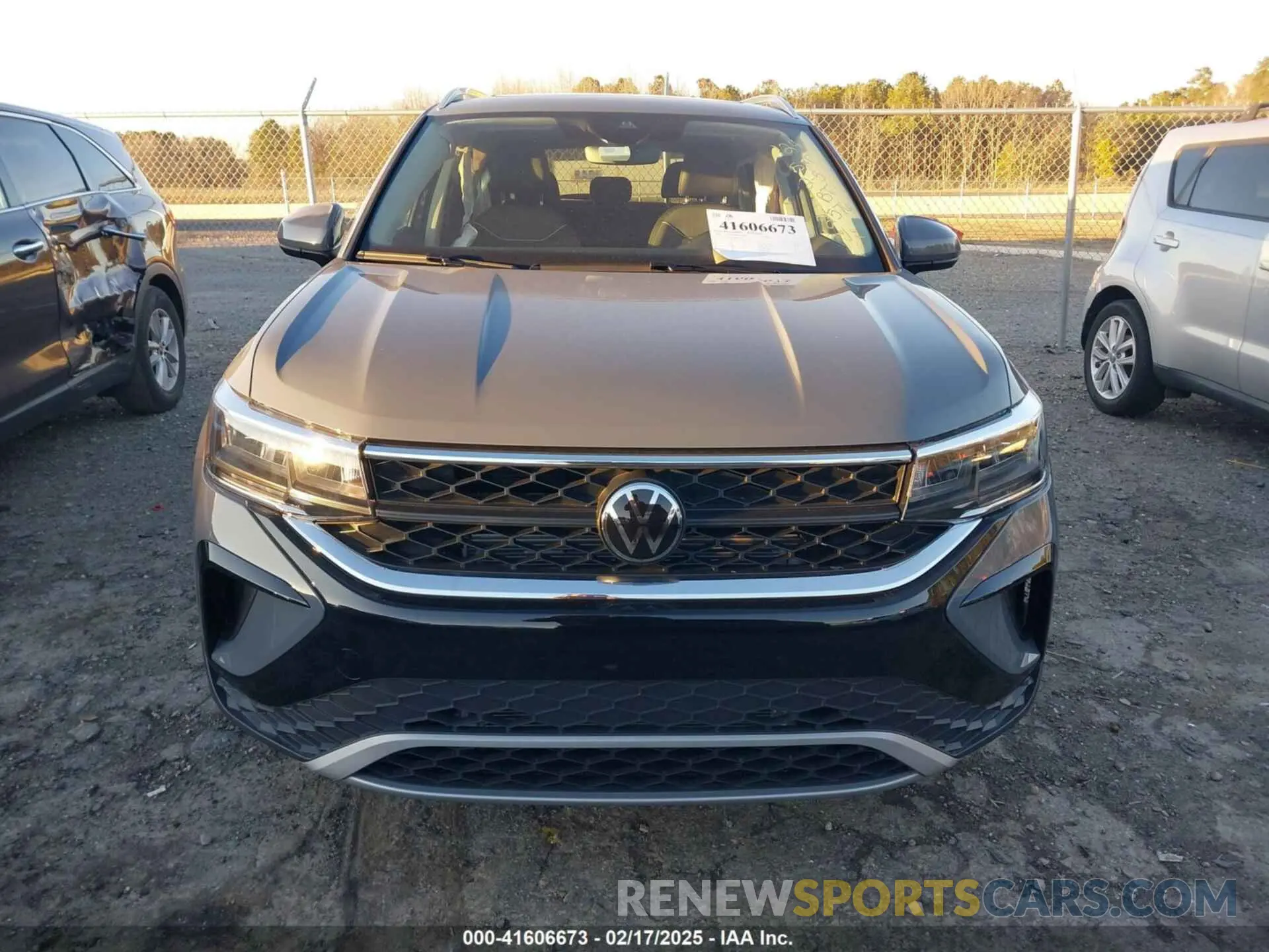 12 fotografías del automóvil dañado 3VVEX7B22RM112576 VOLKSWAGEN TAOS 2024