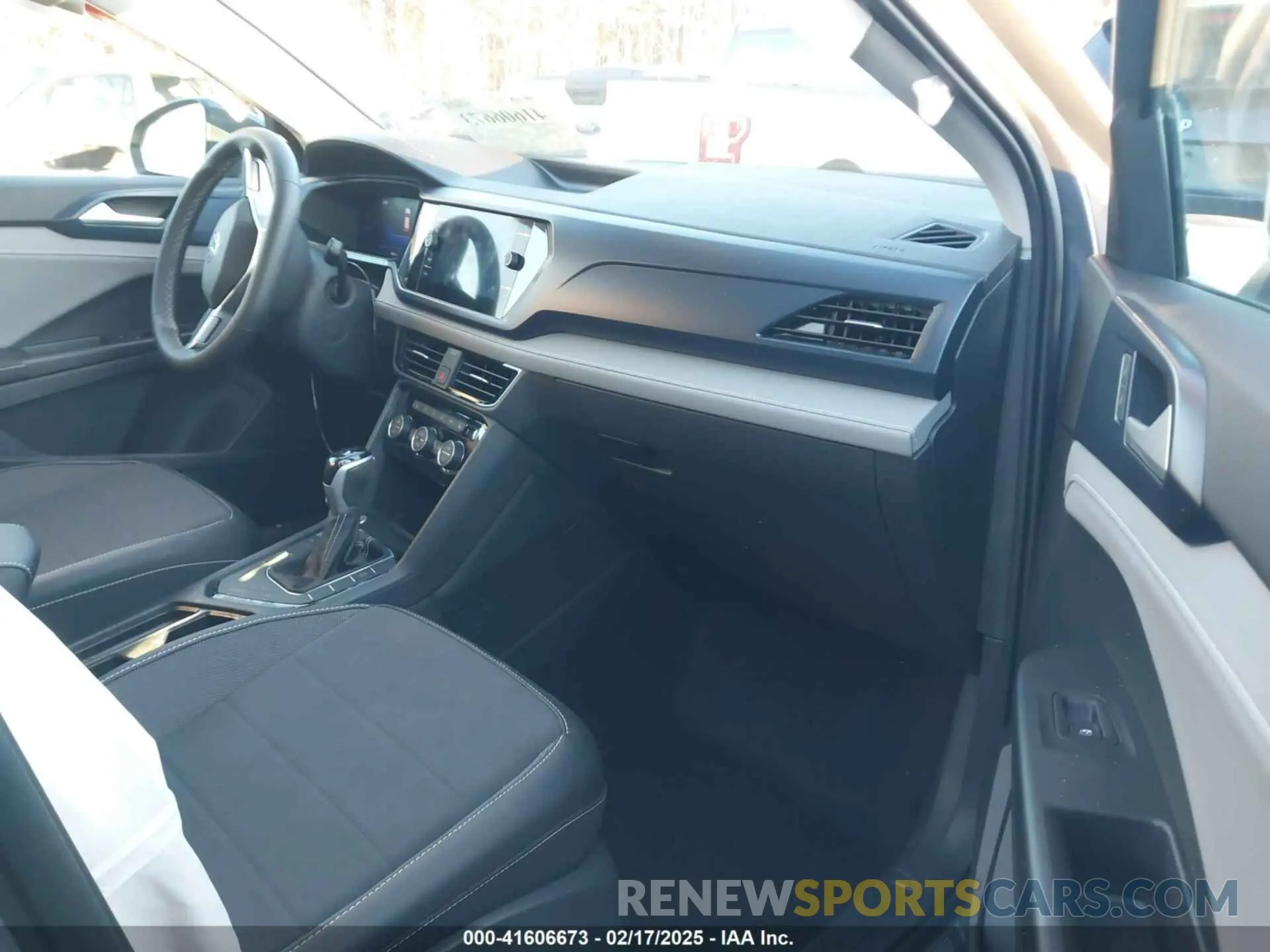 5 fotografías del automóvil dañado 3VVEX7B22RM112576 VOLKSWAGEN TAOS 2024