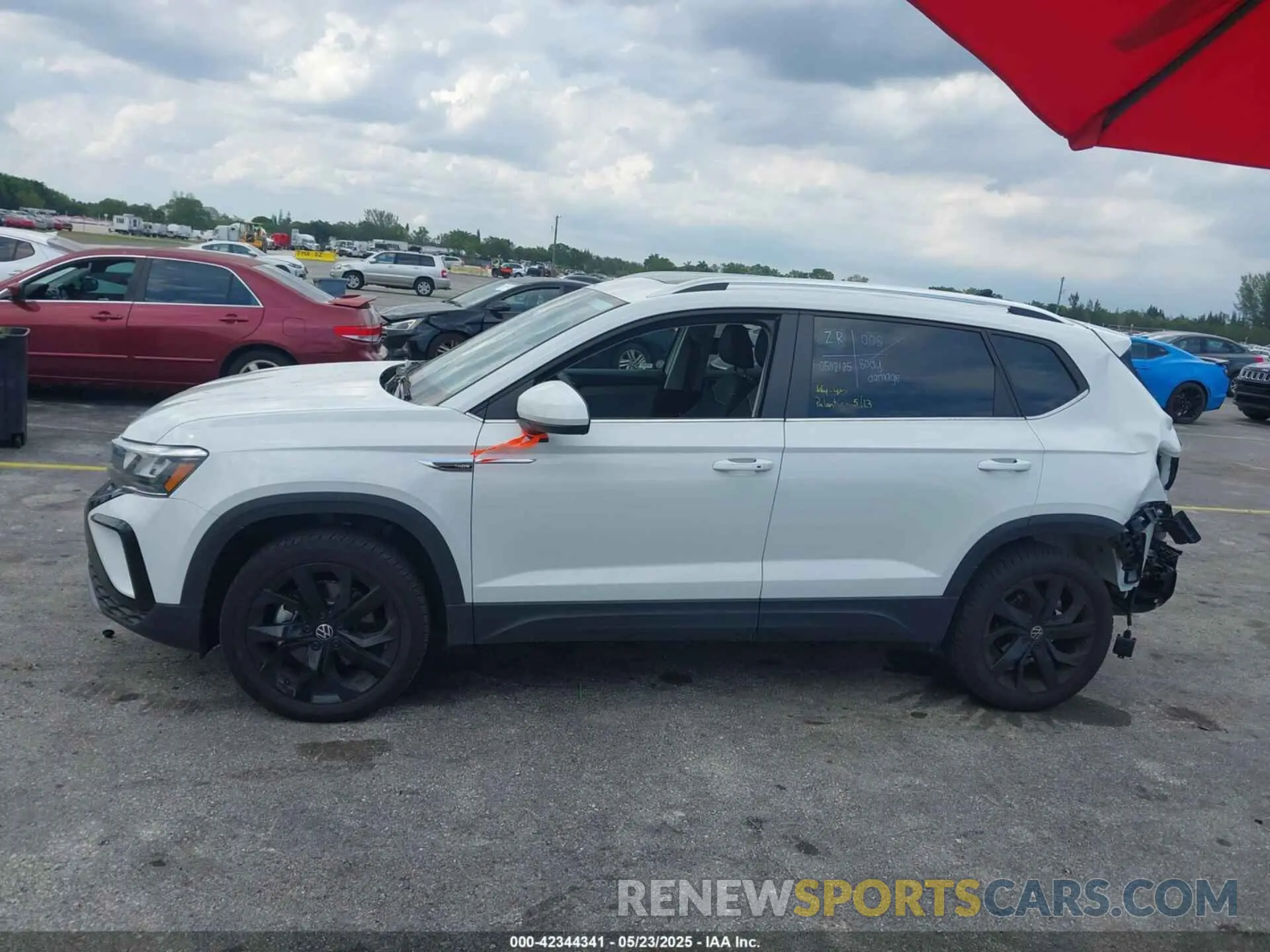 14 fotografías del automóvil dañado 3VVEX7B26RM128537 VOLKSWAGEN TAOS 2024