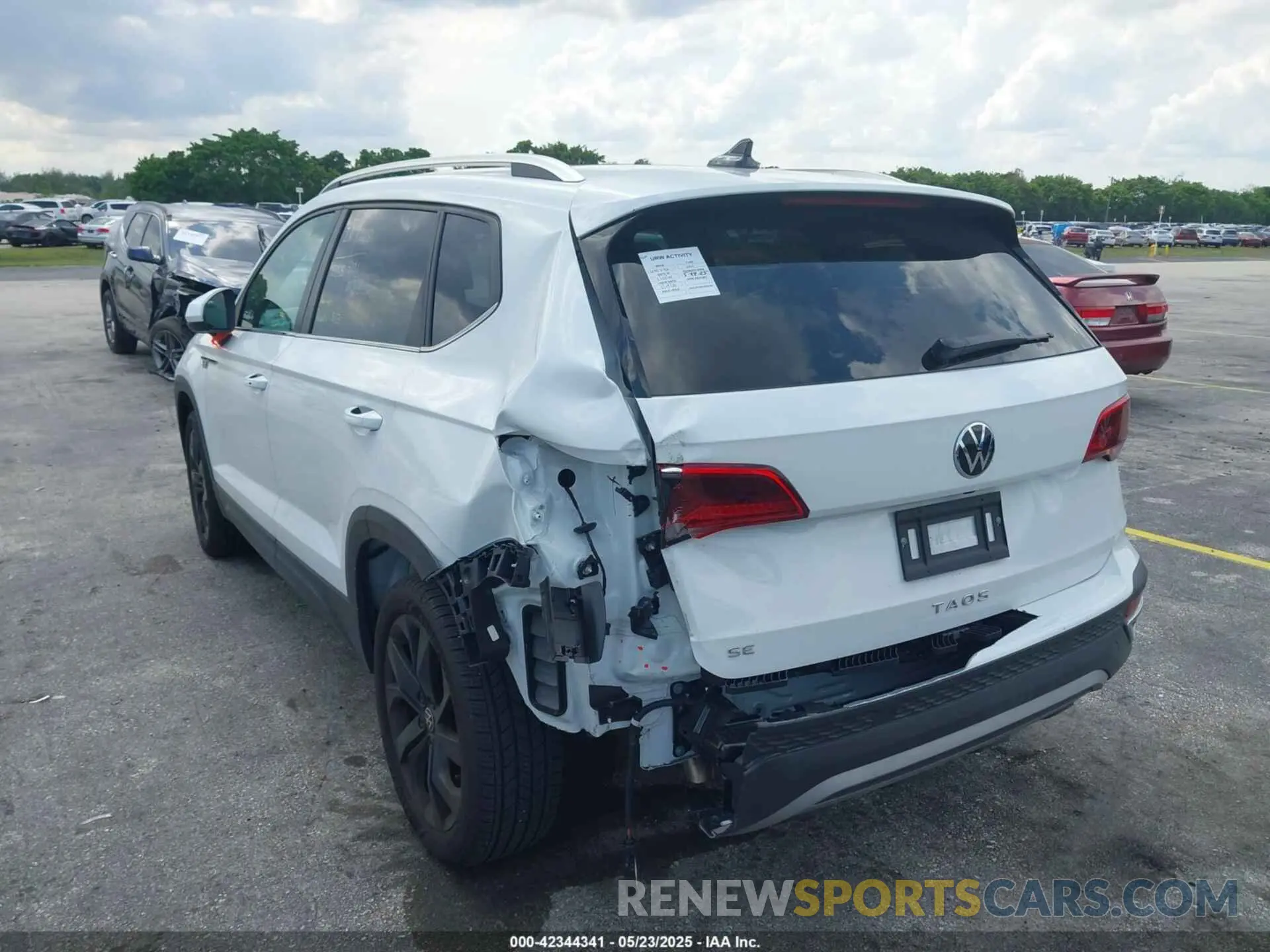 17 fotografías del automóvil dañado 3VVEX7B26RM128537 VOLKSWAGEN TAOS 2024
