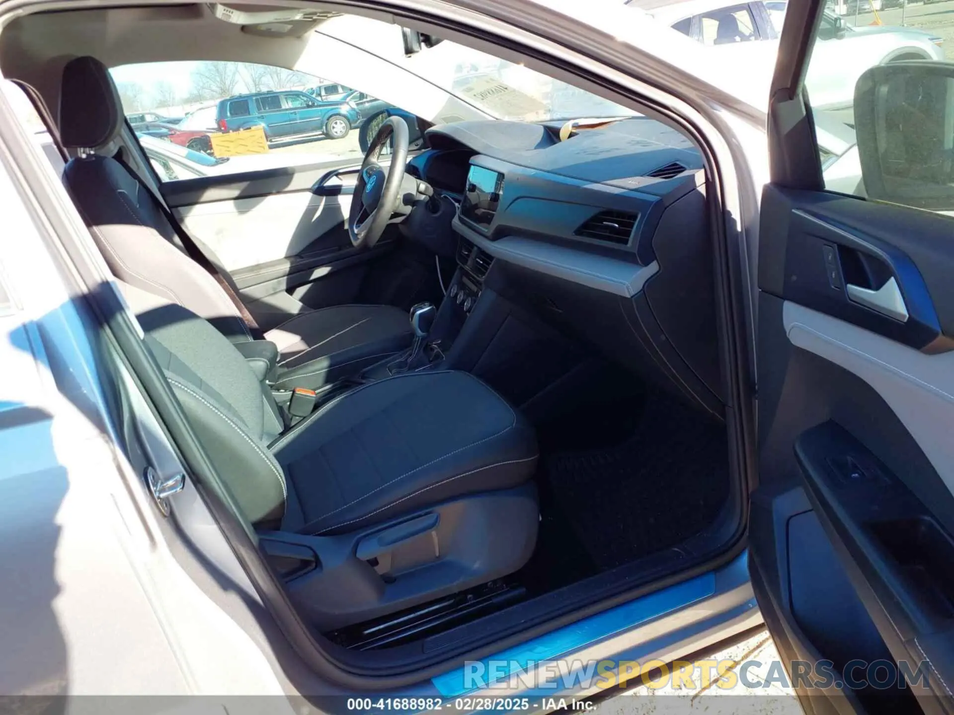 5 fotografías del automóvil dañado 3VVEX7B28RM004916 VOLKSWAGEN TAOS 2024