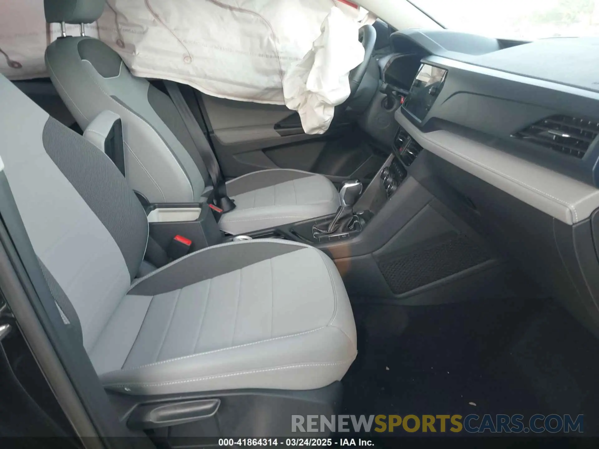 5 fotografías del automóvil dañado 3VVEX7B28RM126837 VOLKSWAGEN TAOS 2024