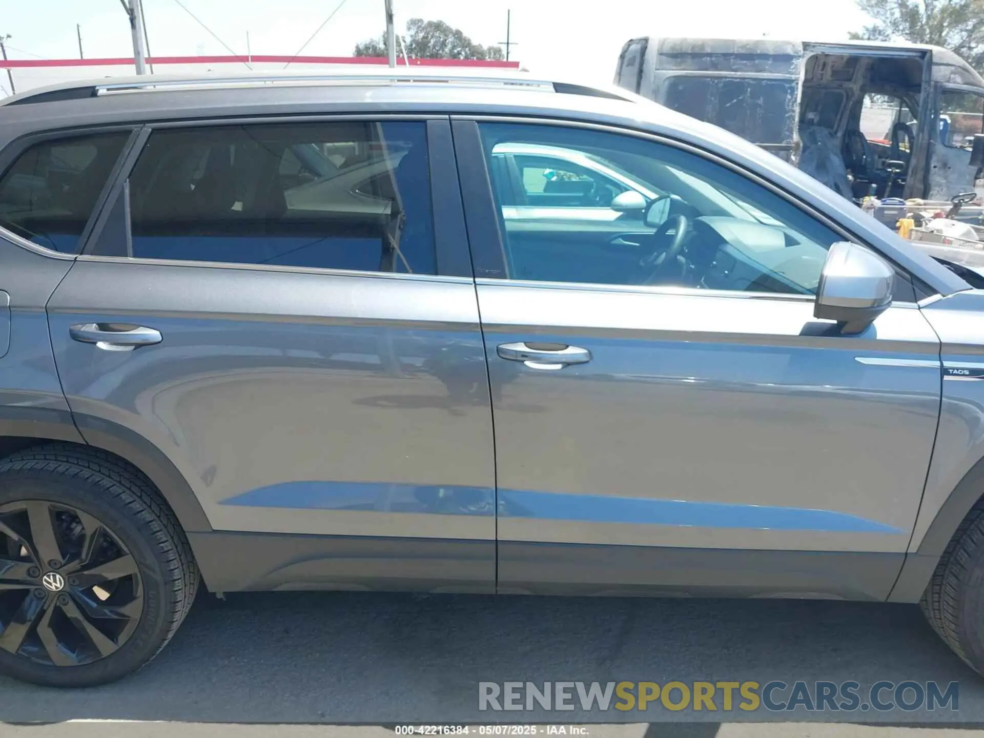 13 fotografías del automóvil dañado 3VVEX7B29RM128192 VOLKSWAGEN TAOS 2024