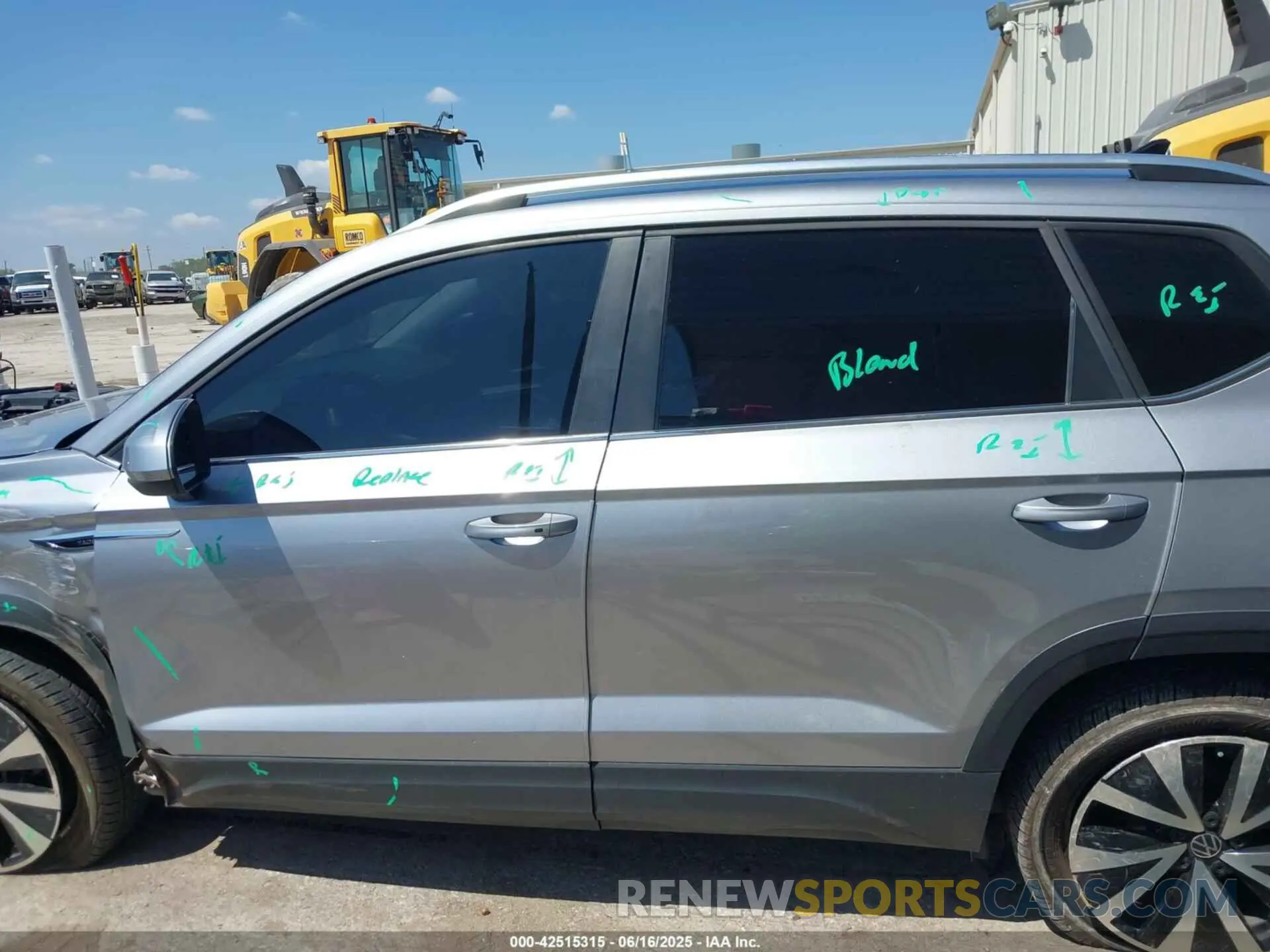 14 fotografías del automóvil dañado 3VVSX7B20RM004282 VOLKSWAGEN TAOS 2024