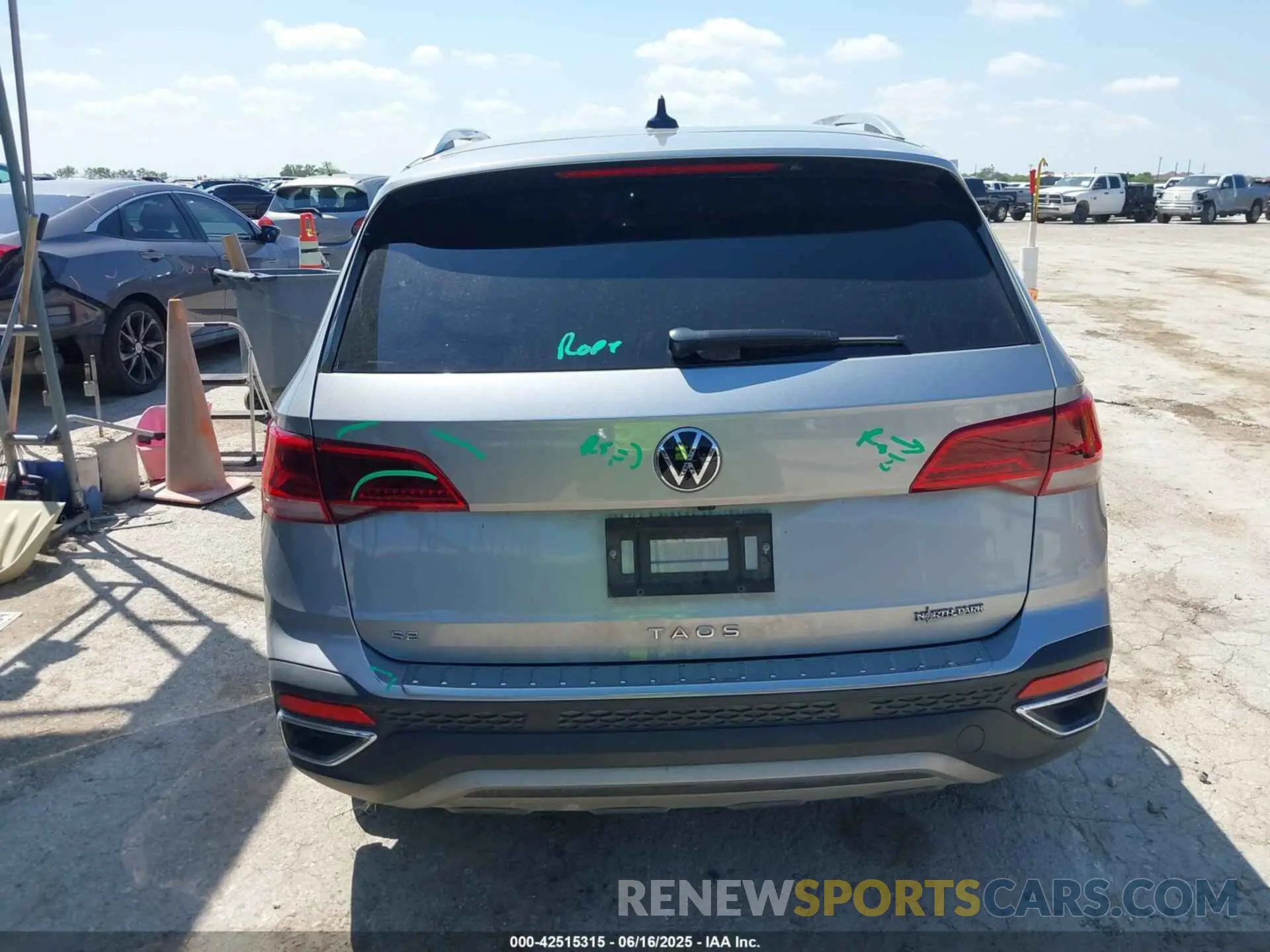 16 fotografías del automóvil dañado 3VVSX7B20RM004282 VOLKSWAGEN TAOS 2024
