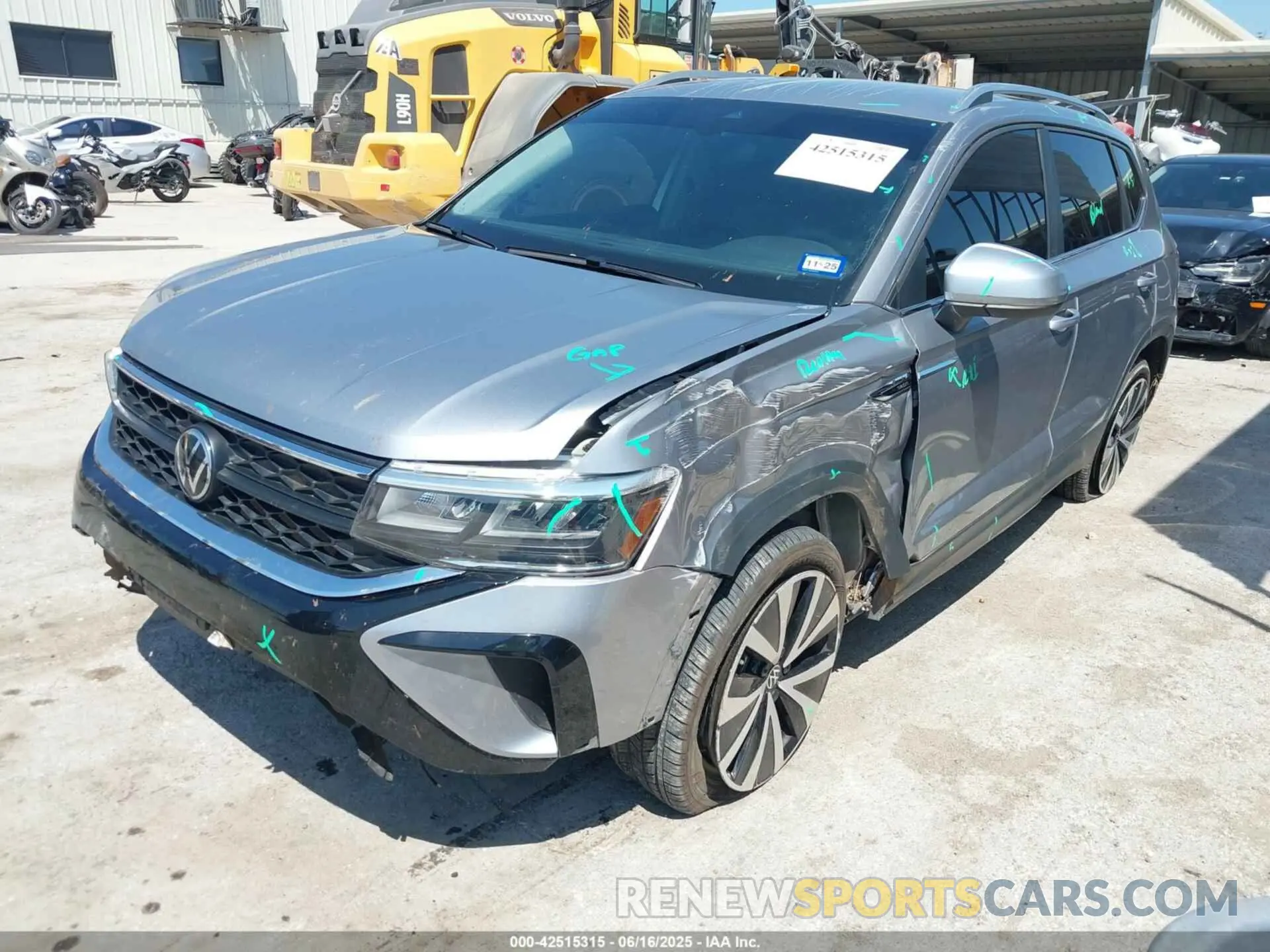 2 fotografías del automóvil dañado 3VVSX7B20RM004282 VOLKSWAGEN TAOS 2024