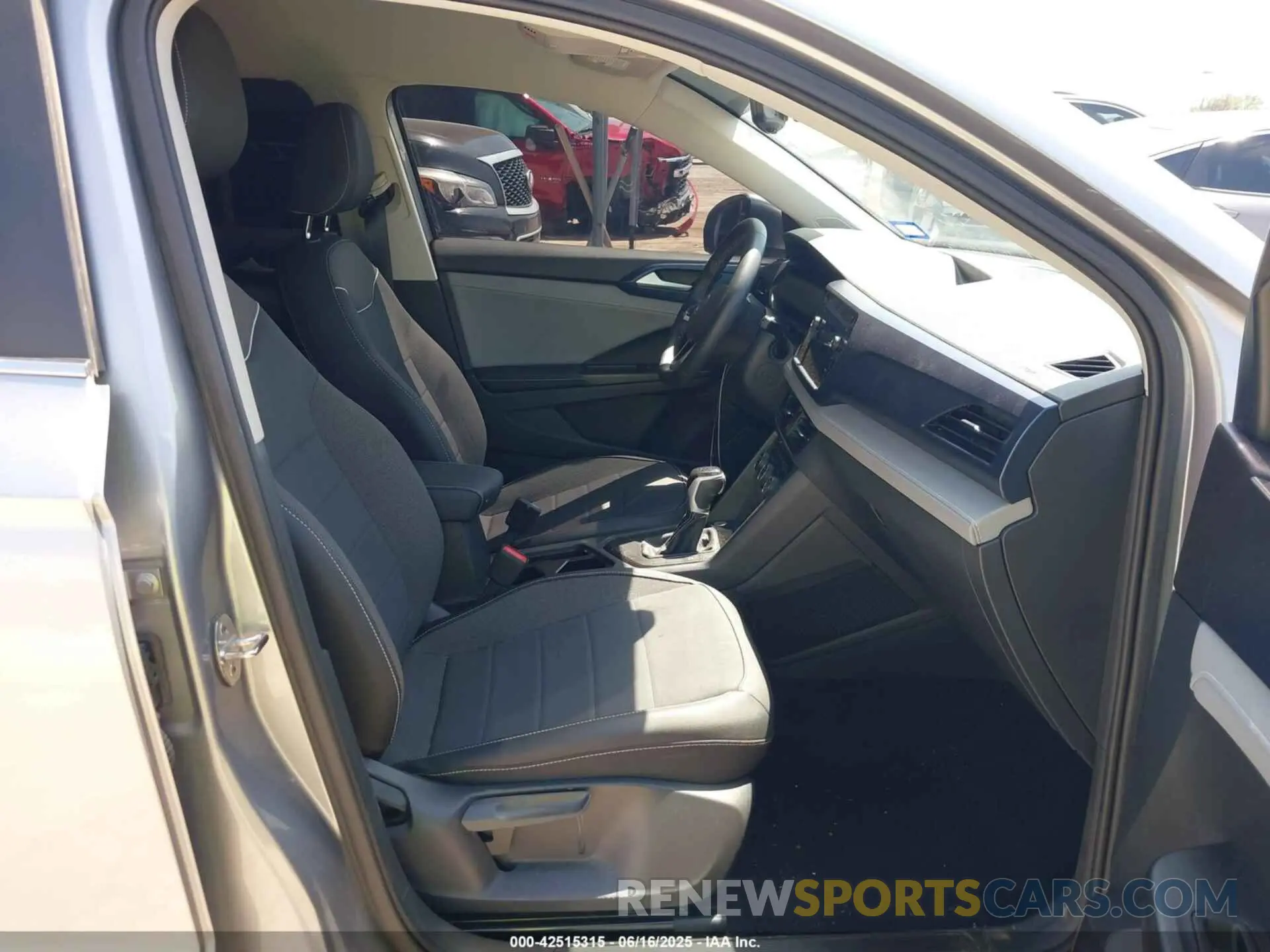 5 fotografías del automóvil dañado 3VVSX7B20RM004282 VOLKSWAGEN TAOS 2024