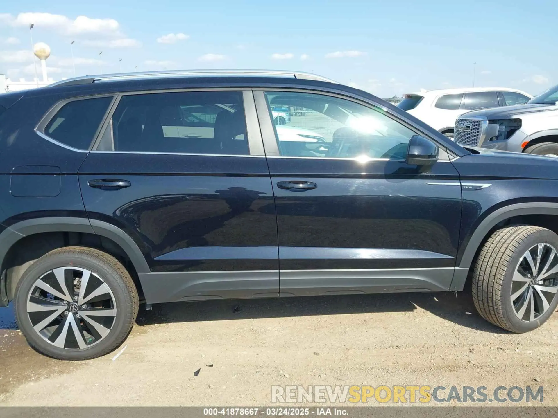 13 fotografías del automóvil dañado 3VVSX7B22RM016868 VOLKSWAGEN TAOS 2024