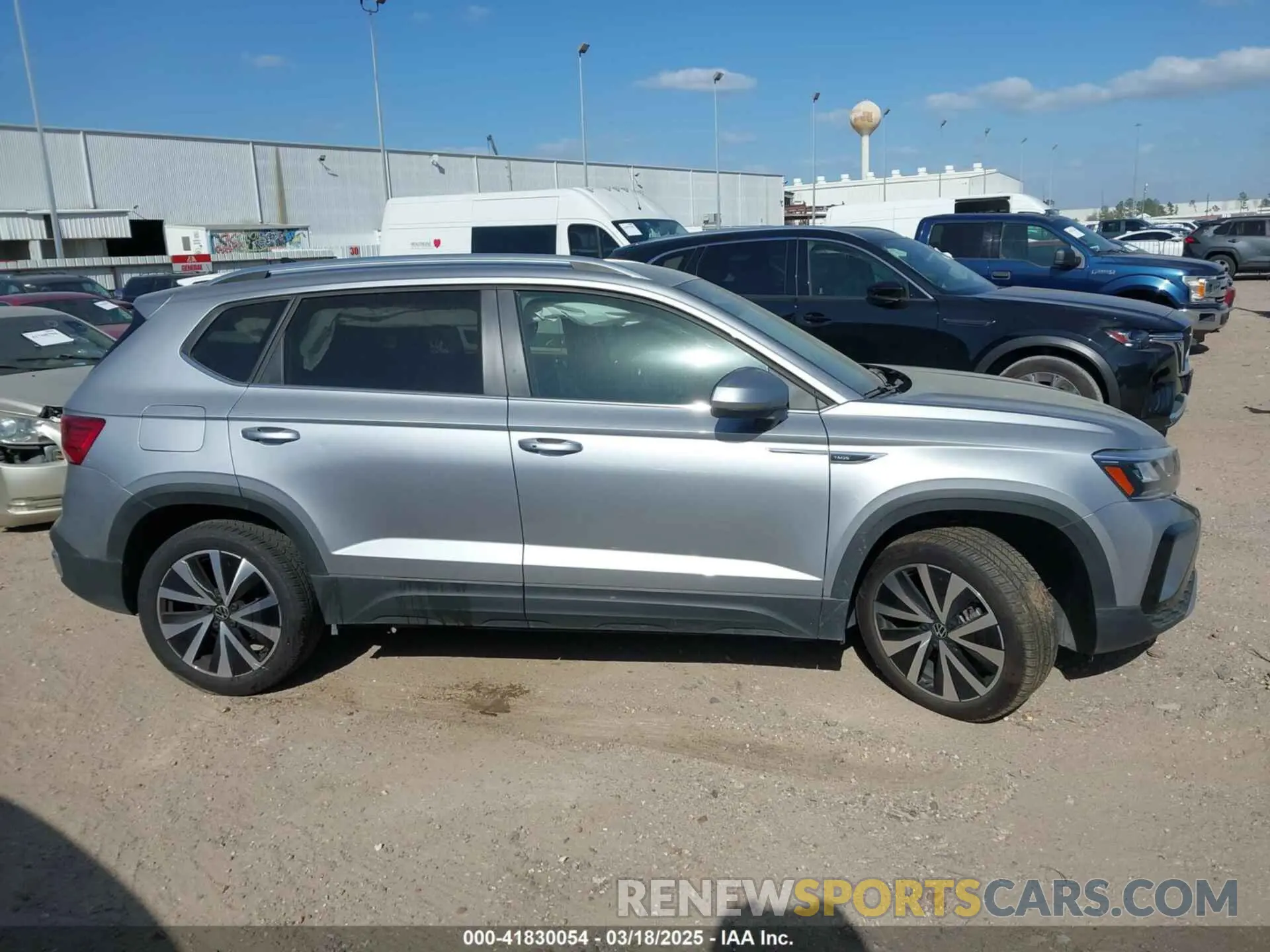 12 fotografías del automóvil dañado 3VVSX7B23RM118342 VOLKSWAGEN TAOS 2024