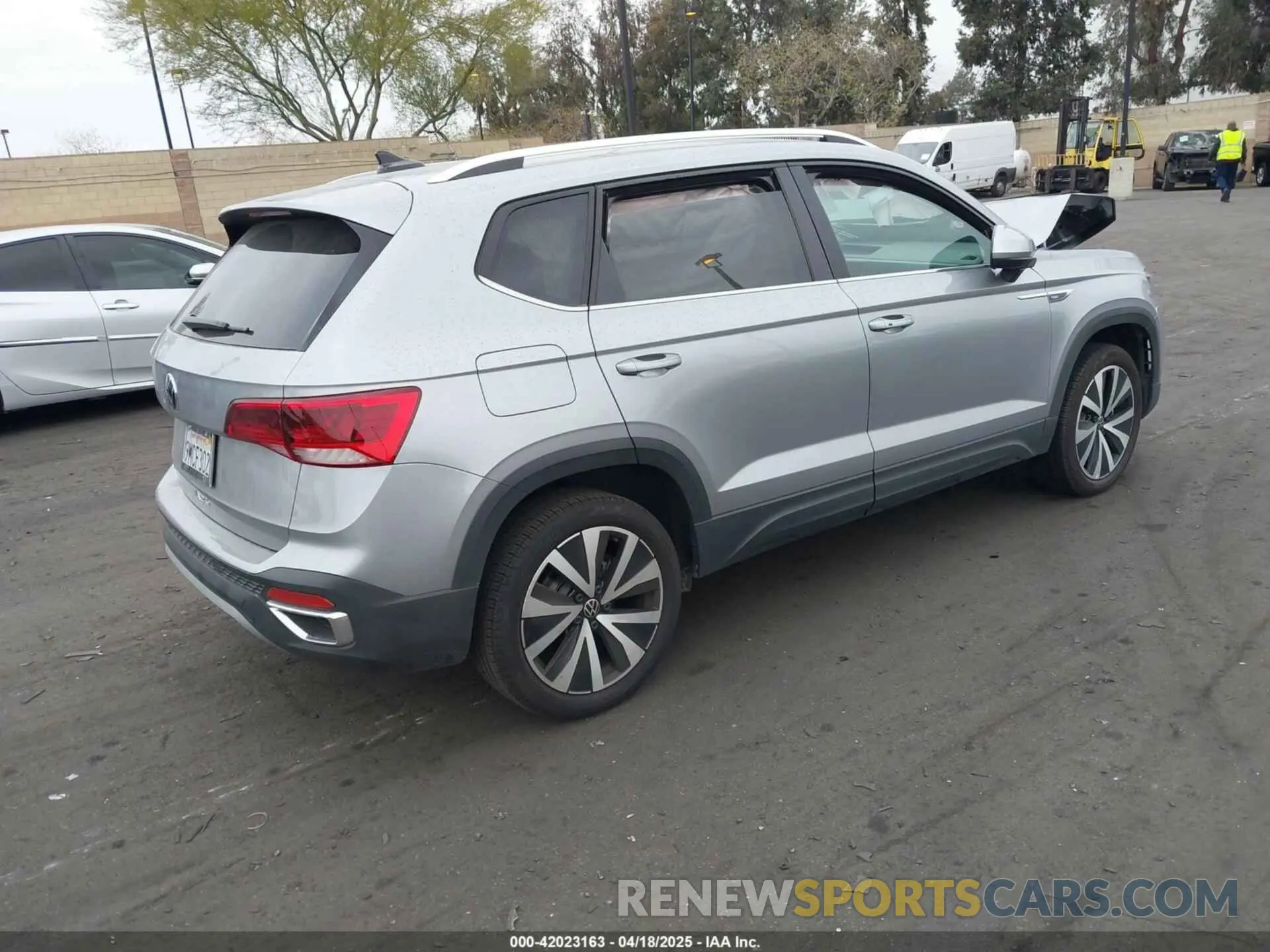 4 fotografías del automóvil dañado 3VVSX7B24RM068292 VOLKSWAGEN TAOS 2024