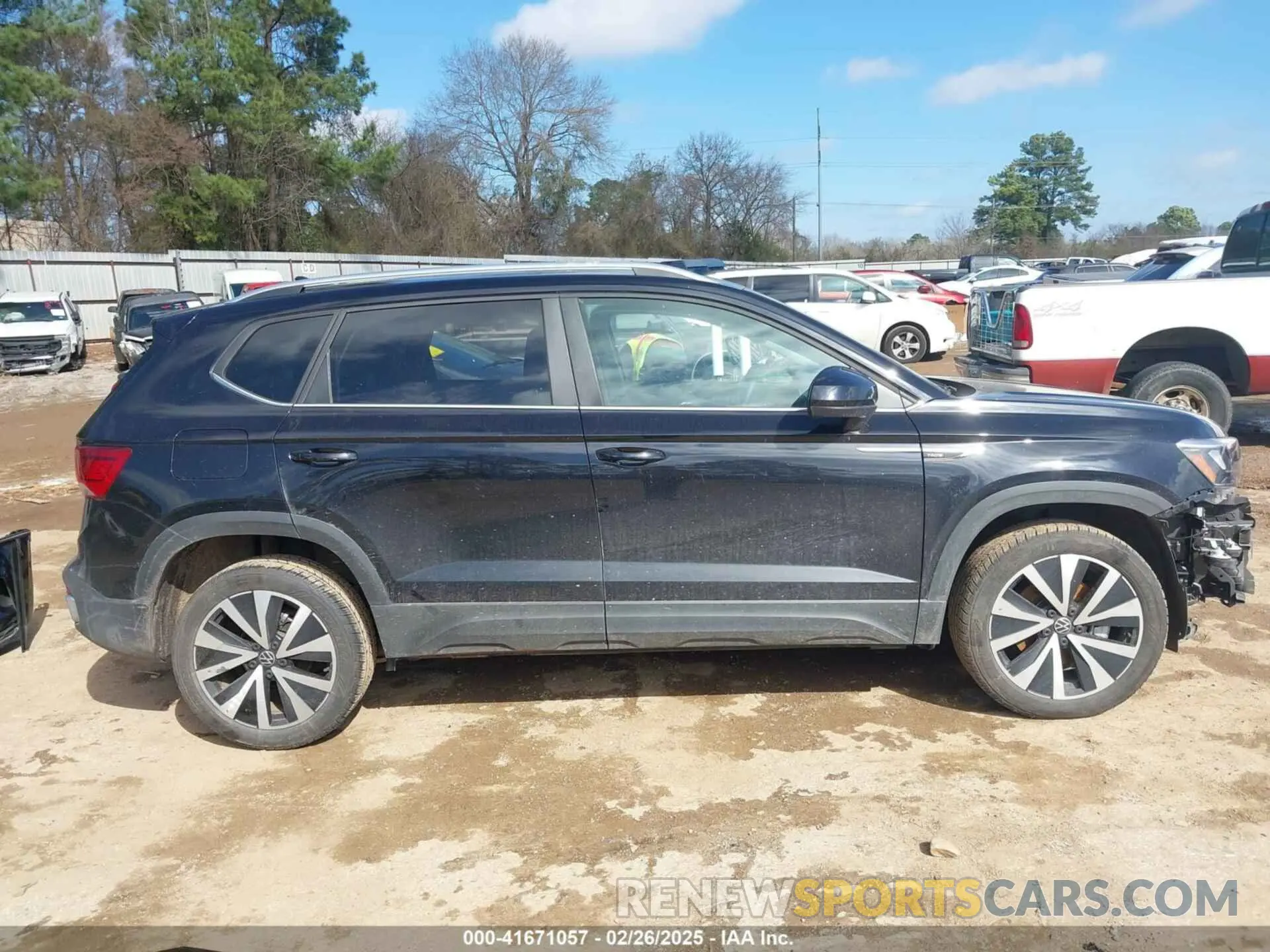 14 fotografías del automóvil dañado 3VVSX7B27RM008622 VOLKSWAGEN TAOS 2024