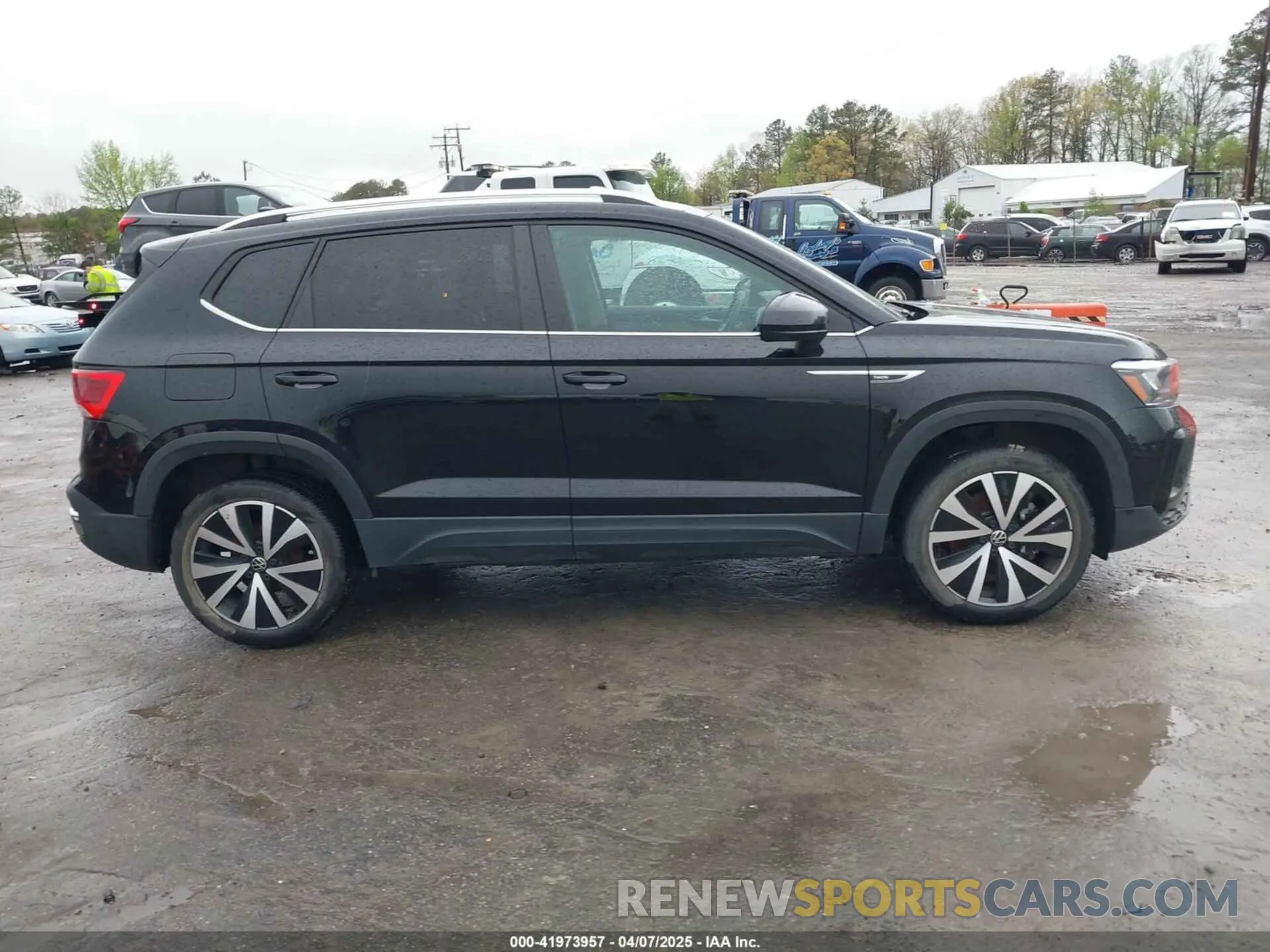 13 fotografías del automóvil dañado 3VVSX7B27RM019264 VOLKSWAGEN TAOS 2024