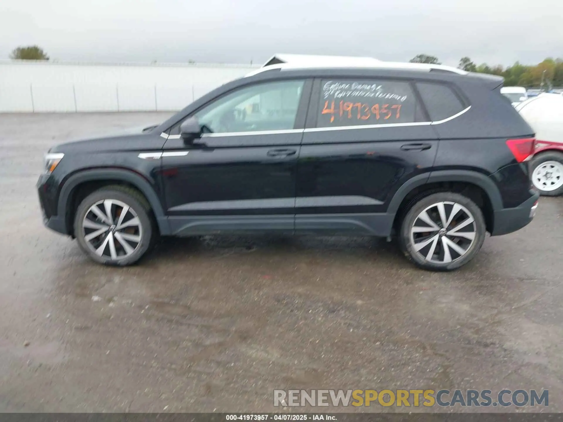 14 fotografías del automóvil dañado 3VVSX7B27RM019264 VOLKSWAGEN TAOS 2024