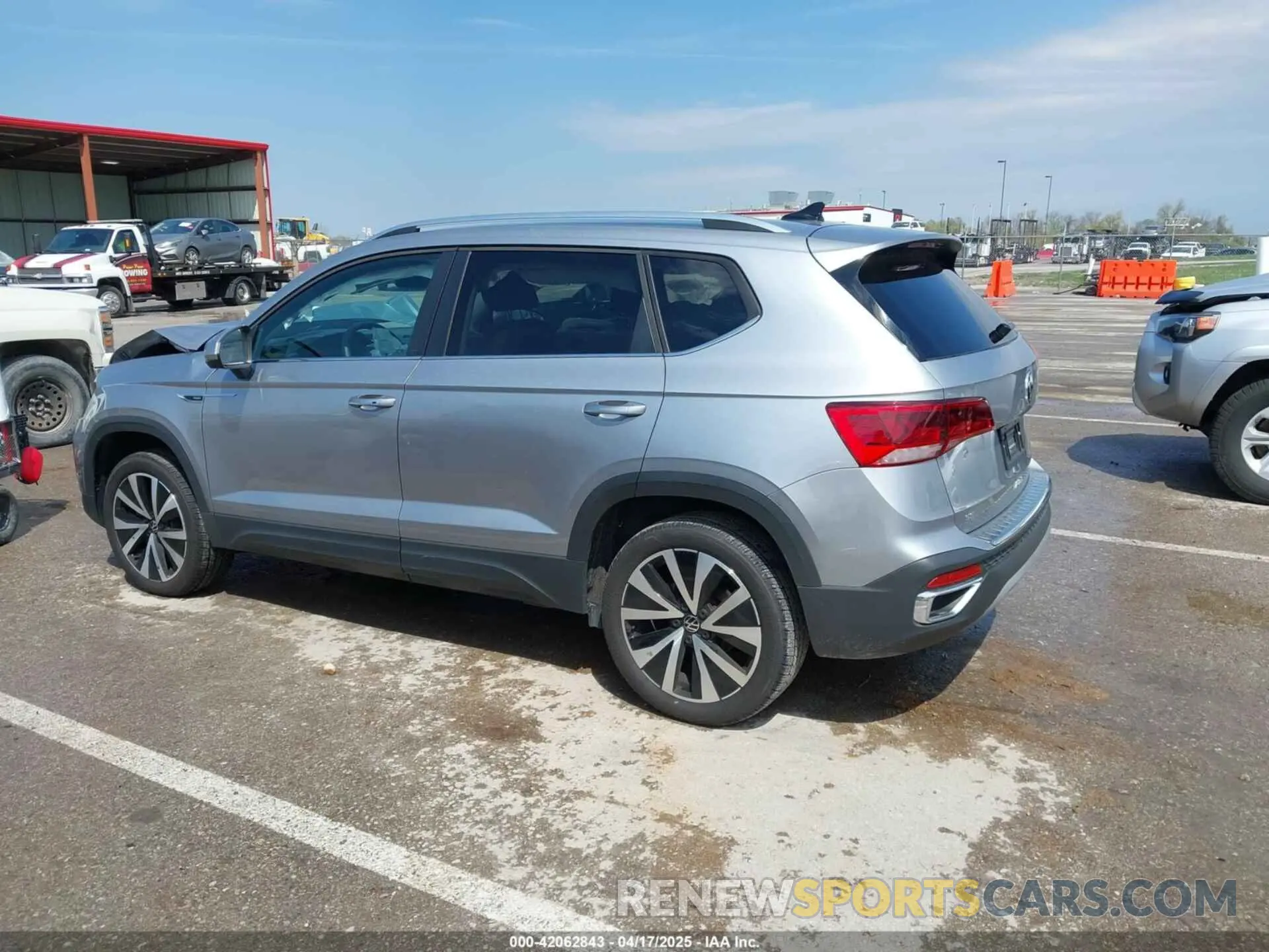 14 fotografías del automóvil dañado 3VVSX7B29RM099005 VOLKSWAGEN TAOS 2024