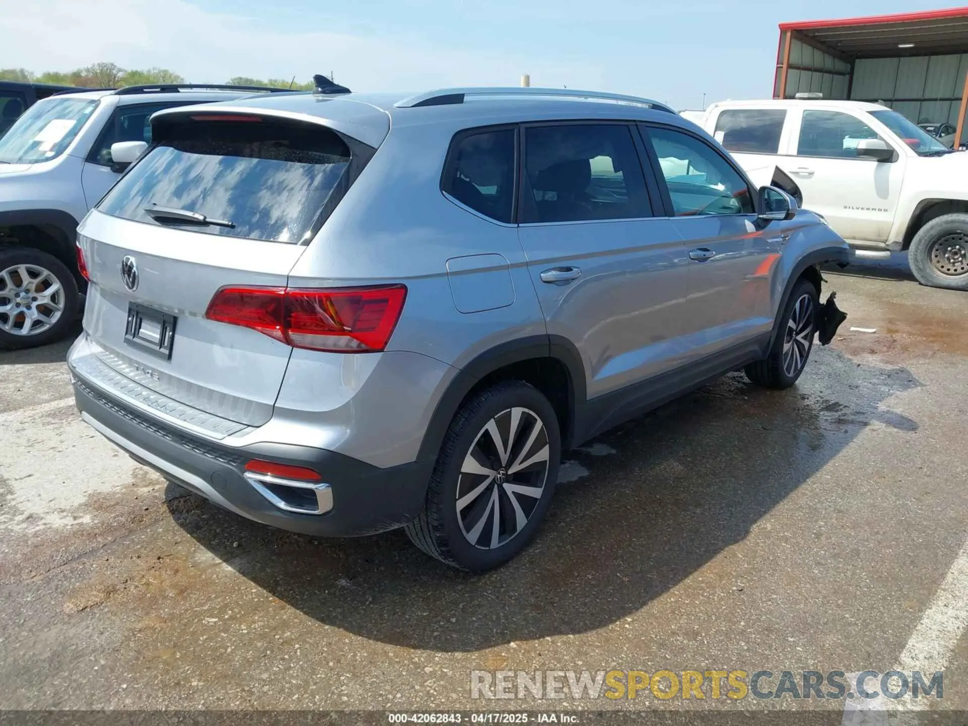 4 fotografías del automóvil dañado 3VVSX7B29RM099005 VOLKSWAGEN TAOS 2024