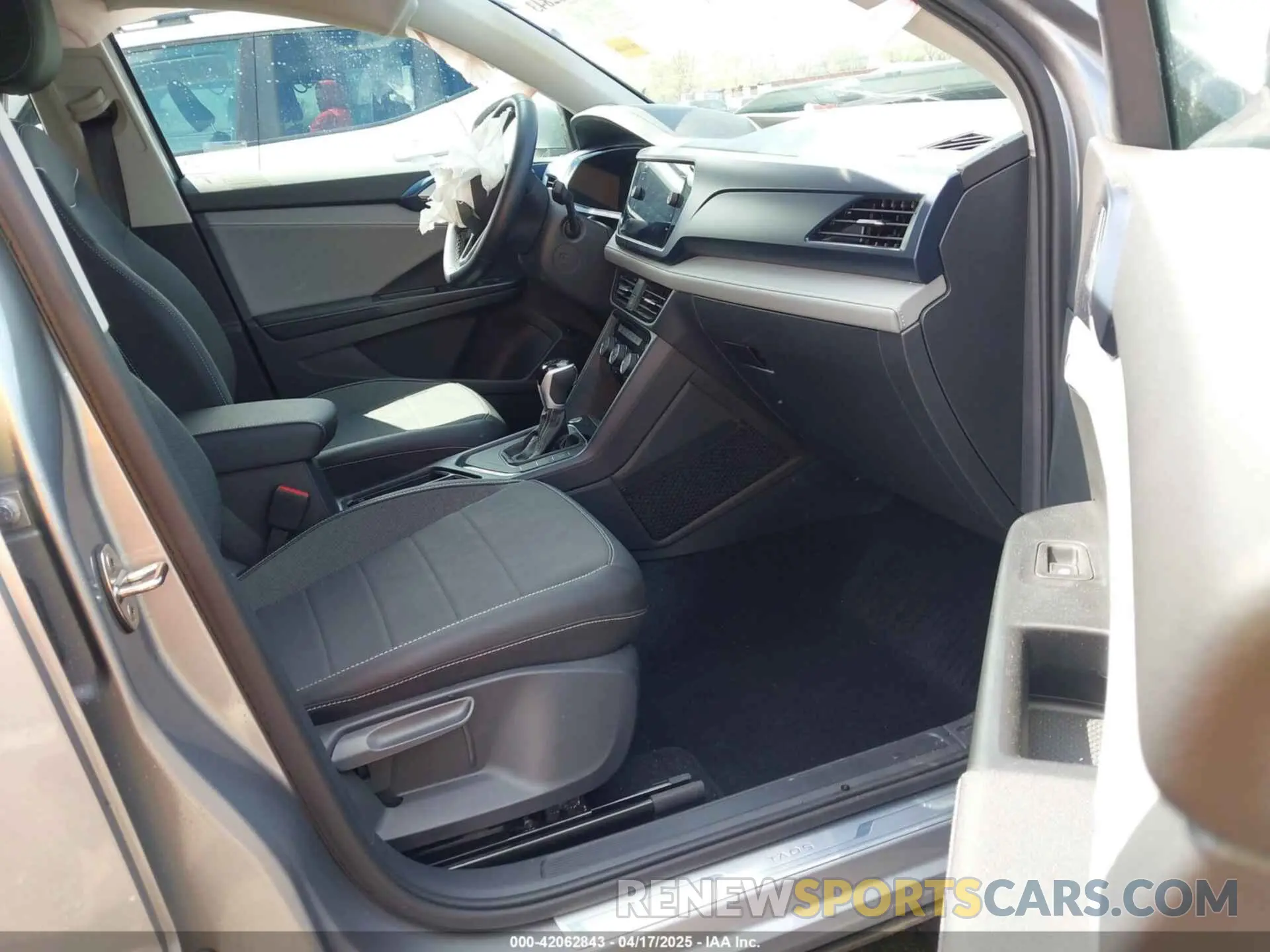 5 fotografías del automóvil dañado 3VVSX7B29RM099005 VOLKSWAGEN TAOS 2024
