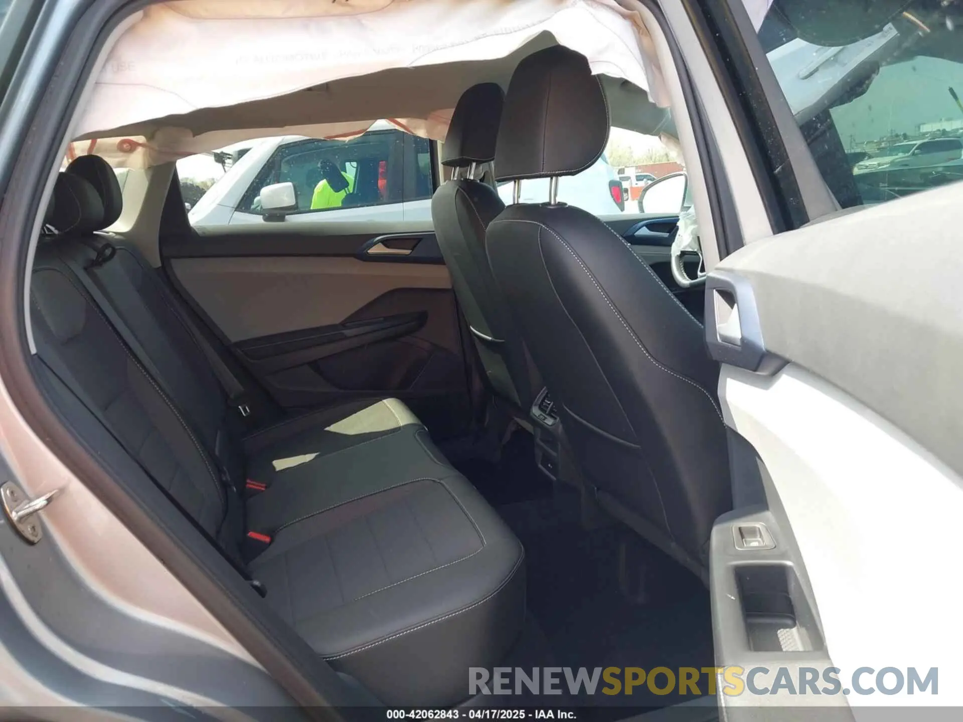 8 fotografías del automóvil dañado 3VVSX7B29RM099005 VOLKSWAGEN TAOS 2024