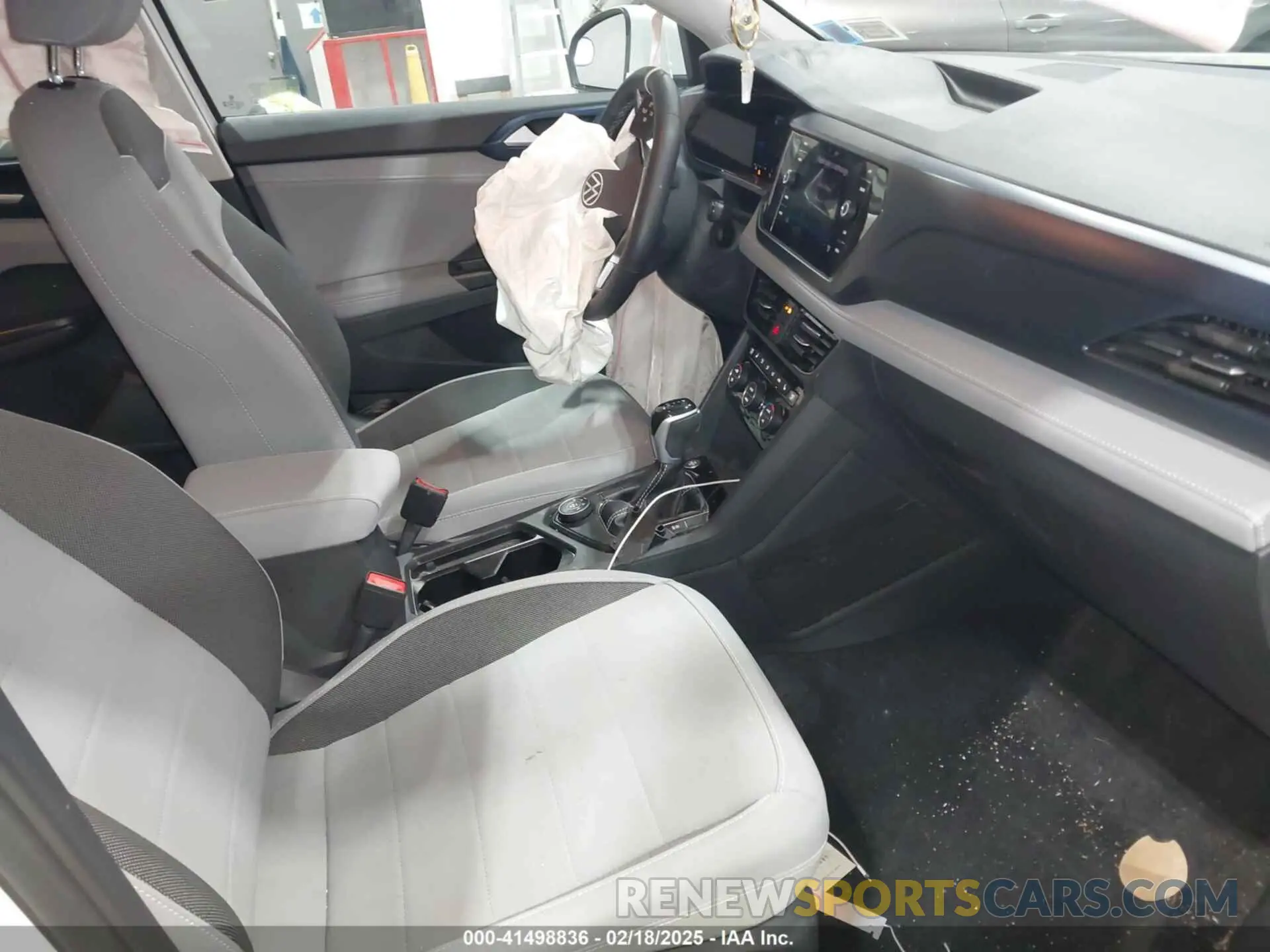 5 fotografías del automóvil dañado 3VVUX7B28RM064514 VOLKSWAGEN TAOS 2024