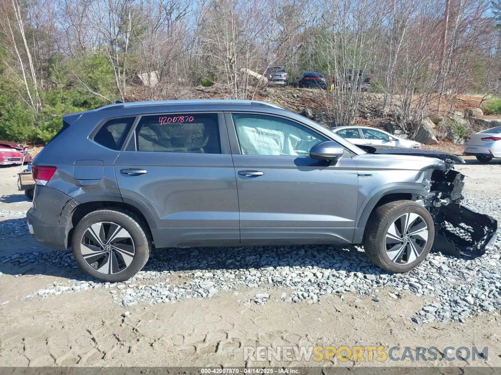 14 fotografías del automóvil dañado 3VVVX7B20RM040650 VOLKSWAGEN TAOS 2024