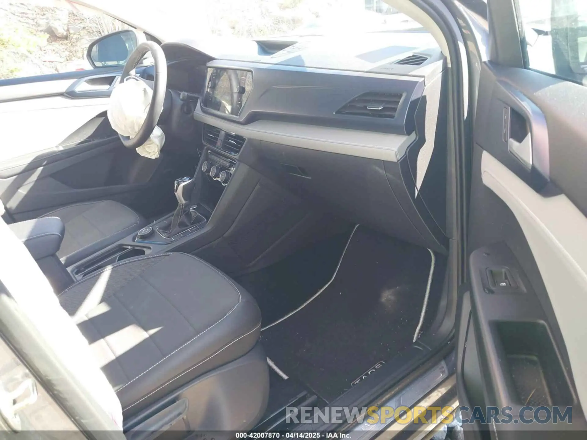 5 fotografías del automóvil dañado 3VVVX7B20RM040650 VOLKSWAGEN TAOS 2024