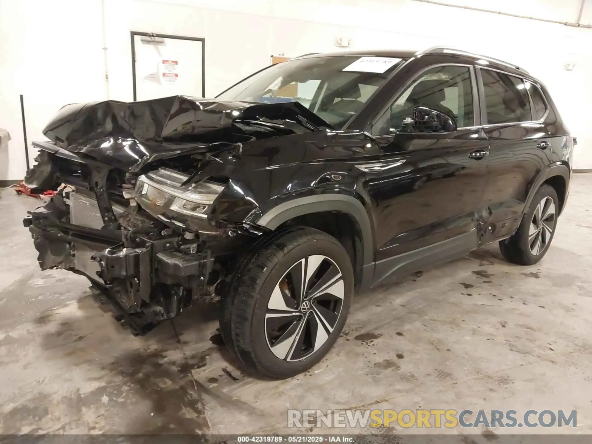 2 fotografías del automóvil dañado 3VVVX7B20RM047534 VOLKSWAGEN TAOS 2024