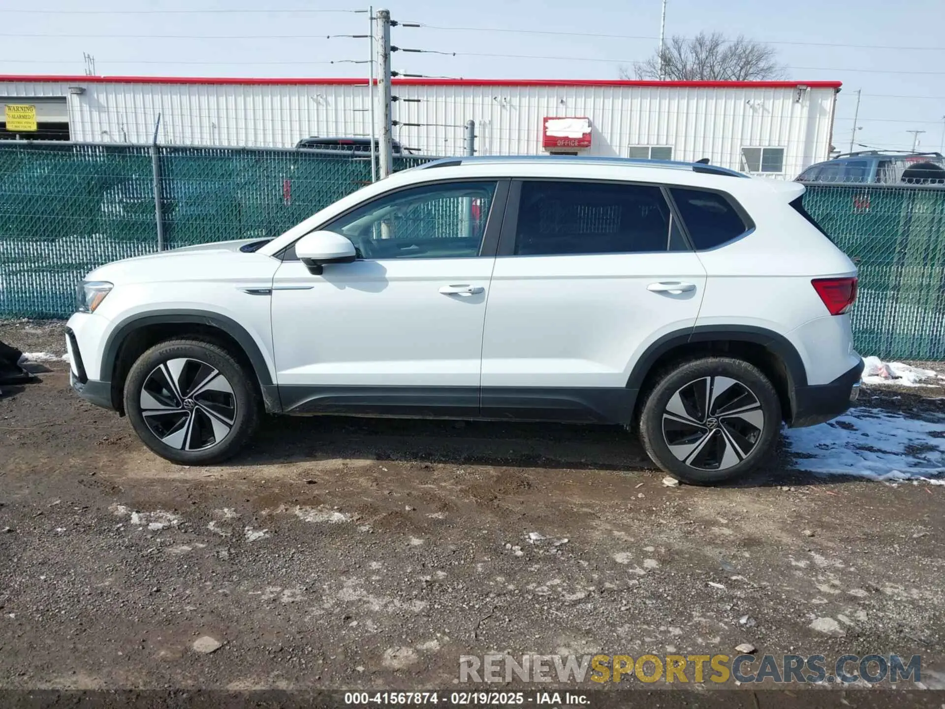 14 fotografías del automóvil dañado 3VVVX7B23RM061220 VOLKSWAGEN TAOS 2024