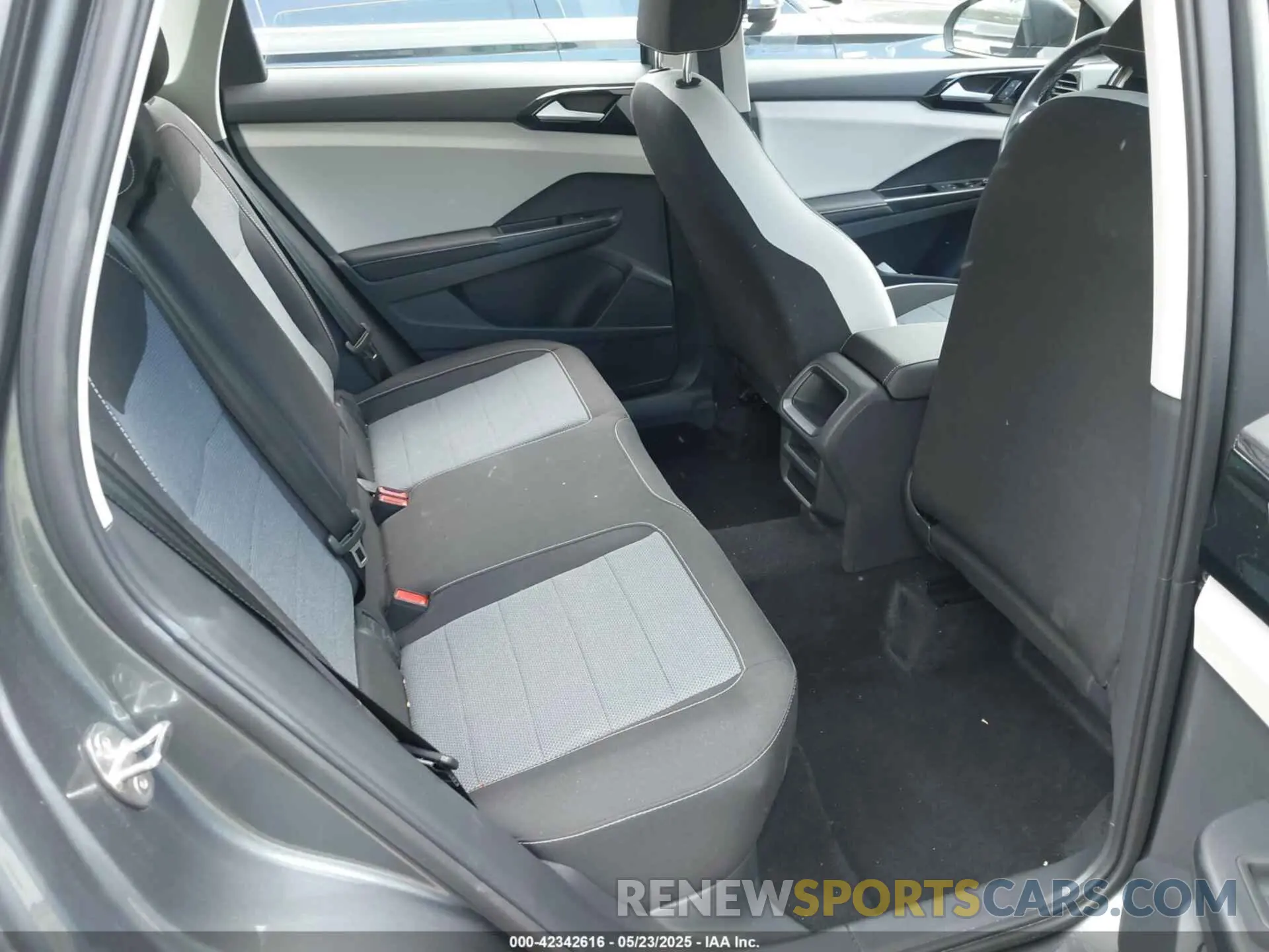 8 fotografías del automóvil dañado 3VV5C7B23SM012634 VOLKSWAGEN TAOS 2025