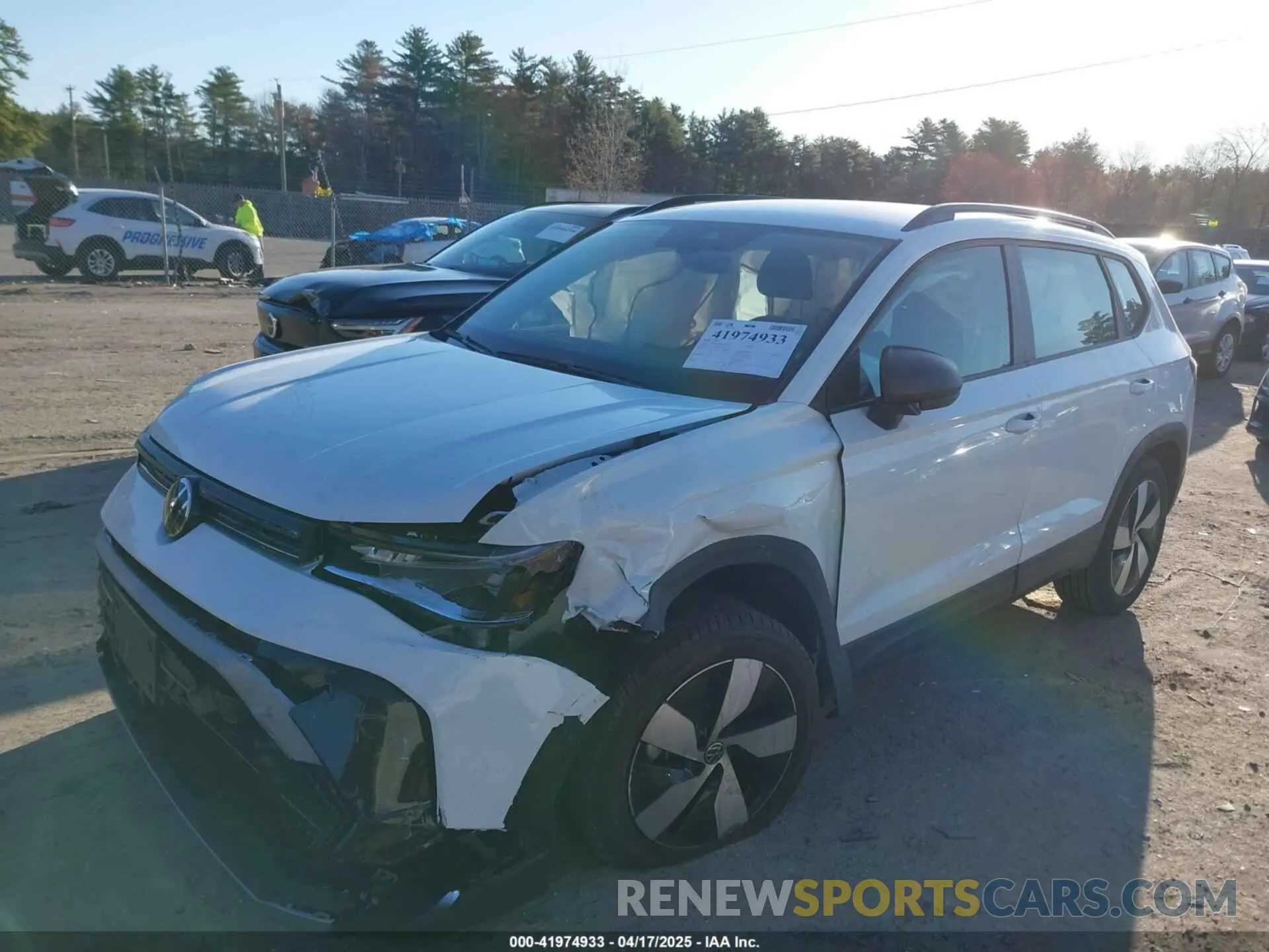 2 fotografías del automóvil dañado 3VV8C7B2XSM015561 VOLKSWAGEN TAOS 2025