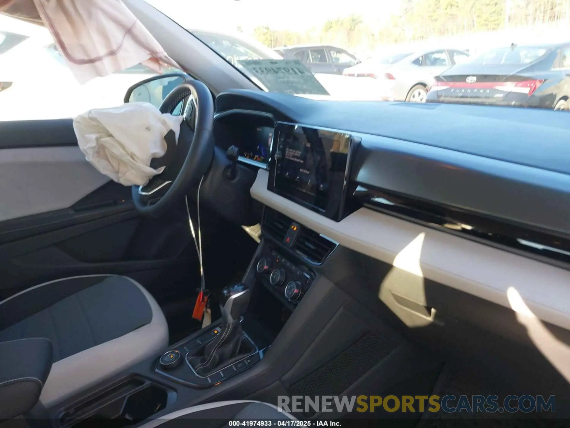 5 fotografías del automóvil dañado 3VV8C7B2XSM015561 VOLKSWAGEN TAOS 2025