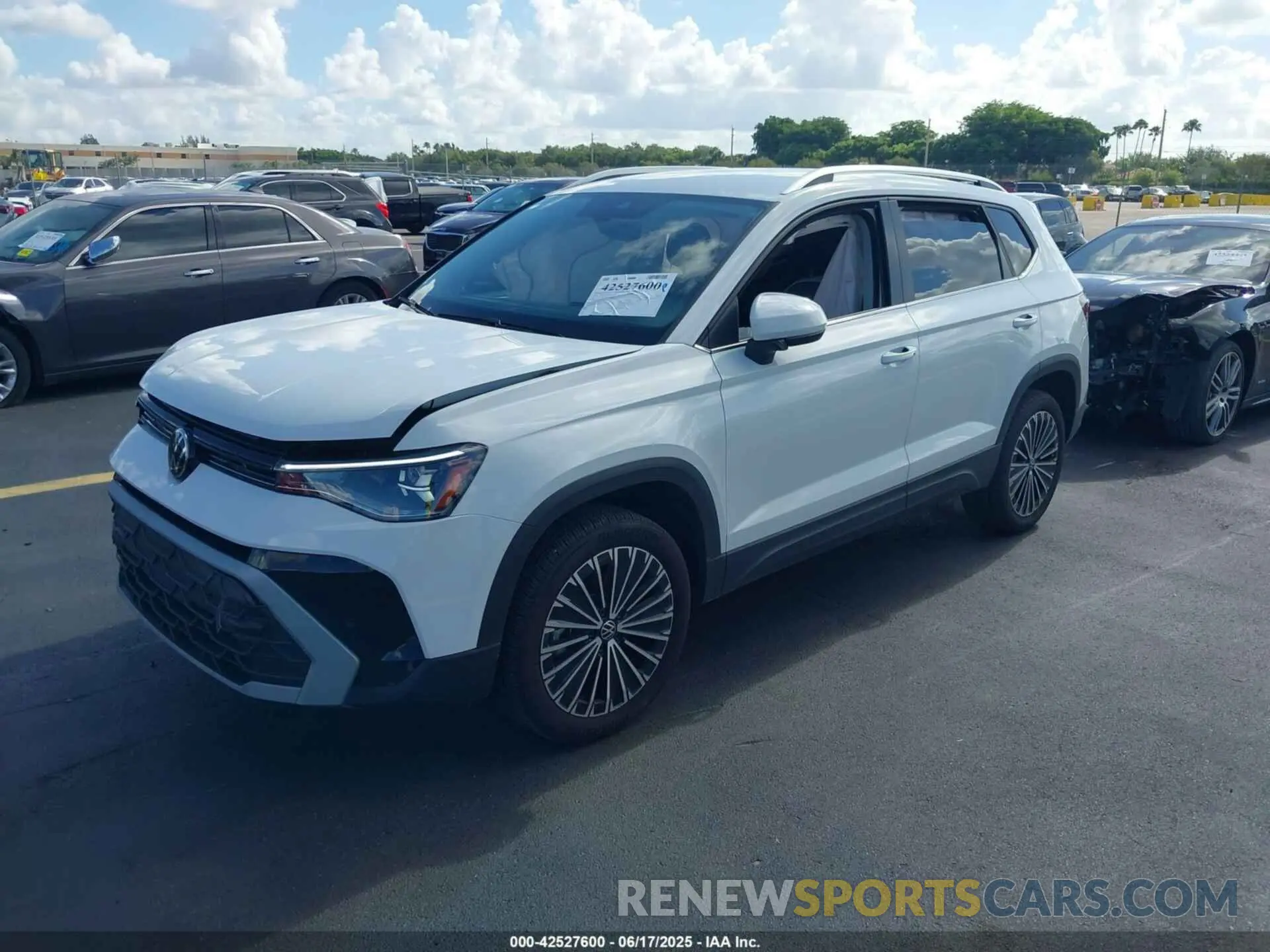 2 fotografías del automóvil dañado 3VVSC7B29SM027173 VOLKSWAGEN TAOS 2025