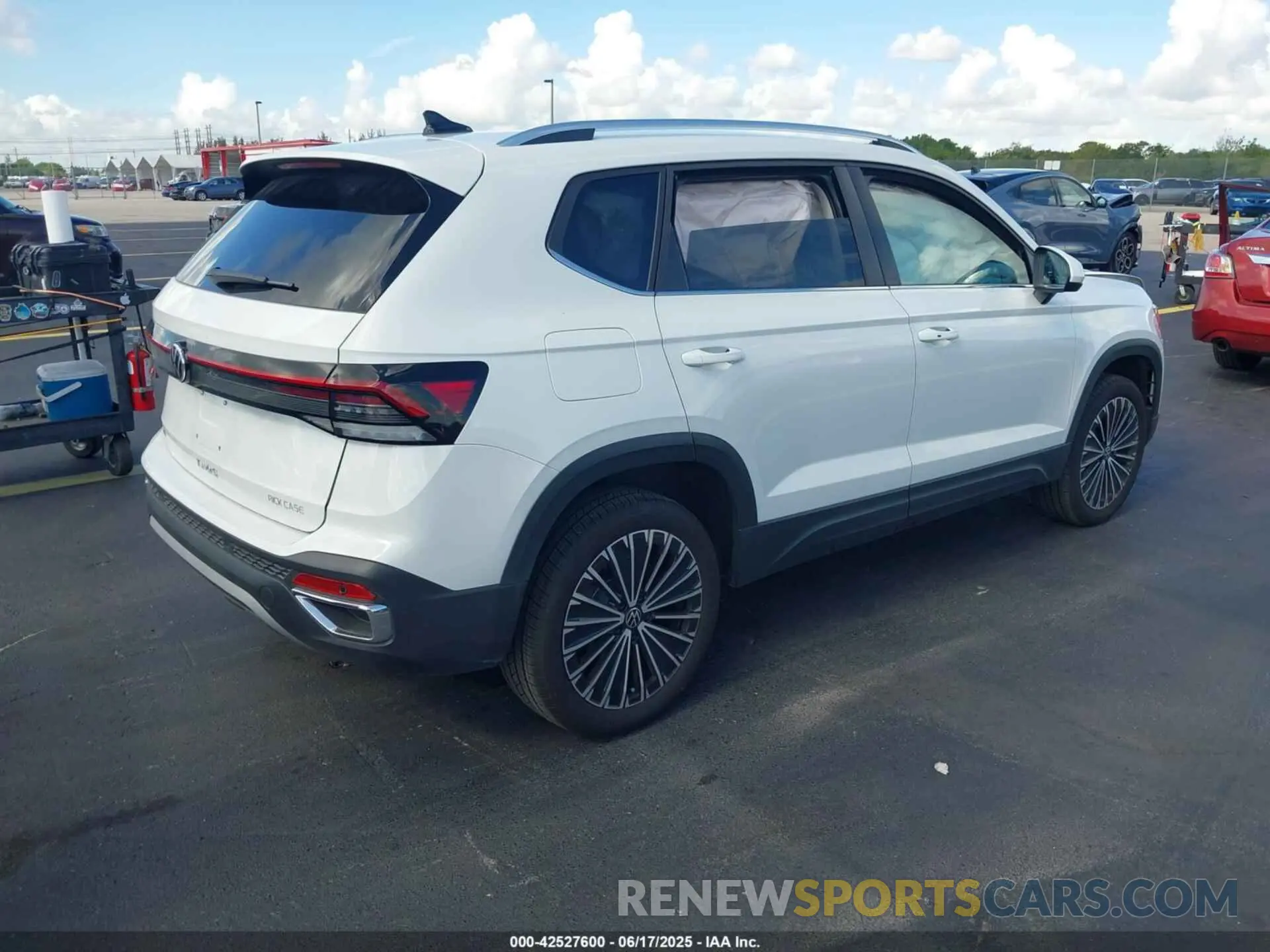 4 fotografías del automóvil dañado 3VVSC7B29SM027173 VOLKSWAGEN TAOS 2025