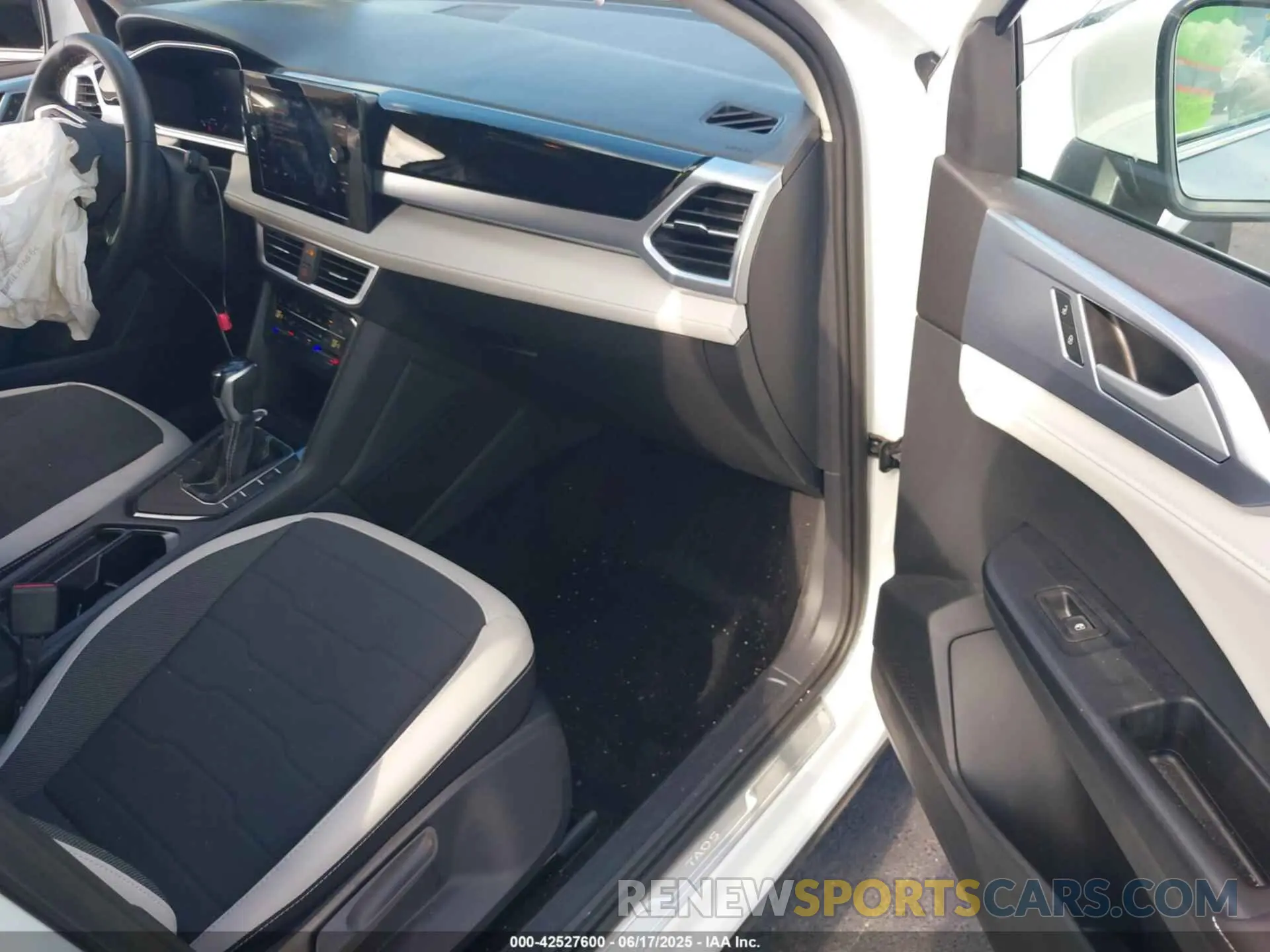 5 fotografías del automóvil dañado 3VVSC7B29SM027173 VOLKSWAGEN TAOS 2025