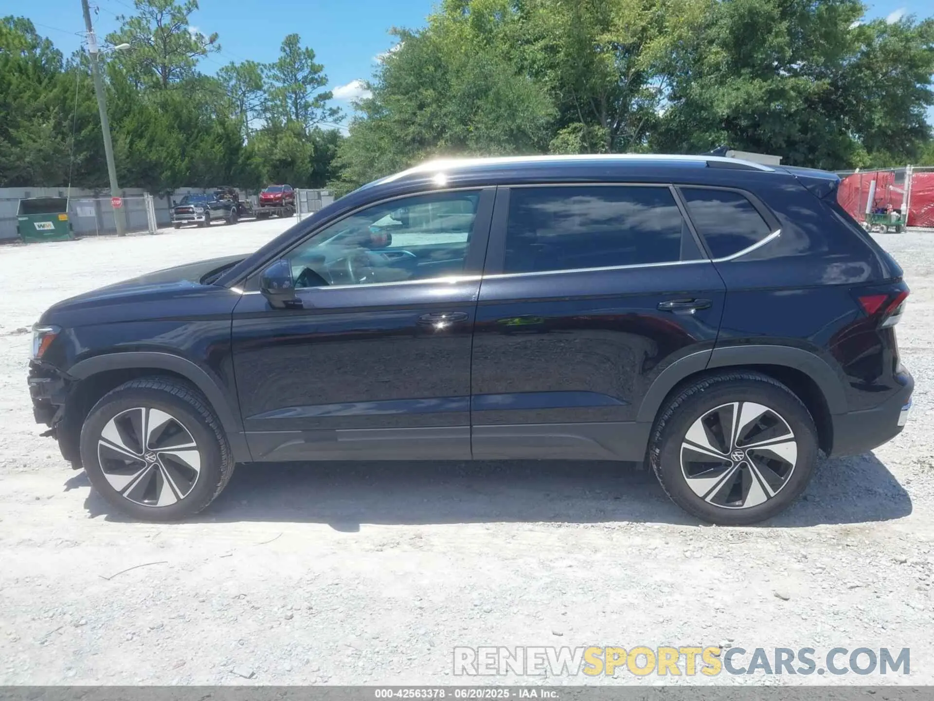 15 fotografías del automóvil dañado 3VVUC7B21SM044655 VOLKSWAGEN TAOS 2025