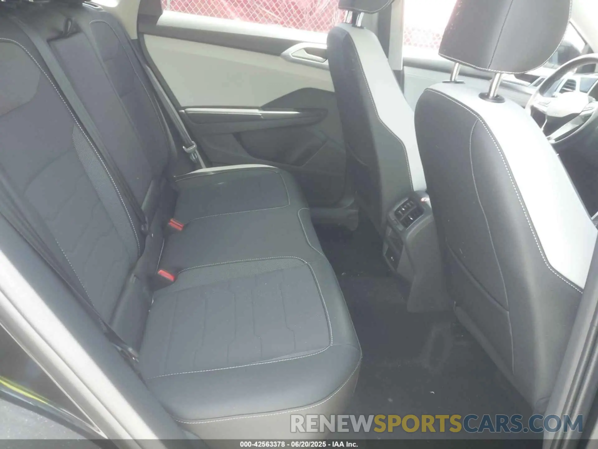 8 fotografías del automóvil dañado 3VVUC7B21SM044655 VOLKSWAGEN TAOS 2025