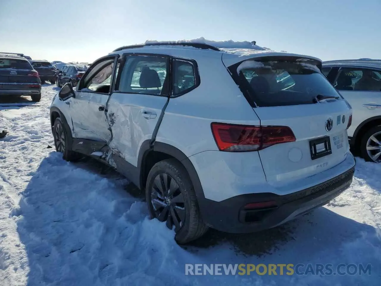 2 fotografías del automóvil dañado 3VVAX7B27NM077185 VOLKSWAGEN TAOS S 2022
