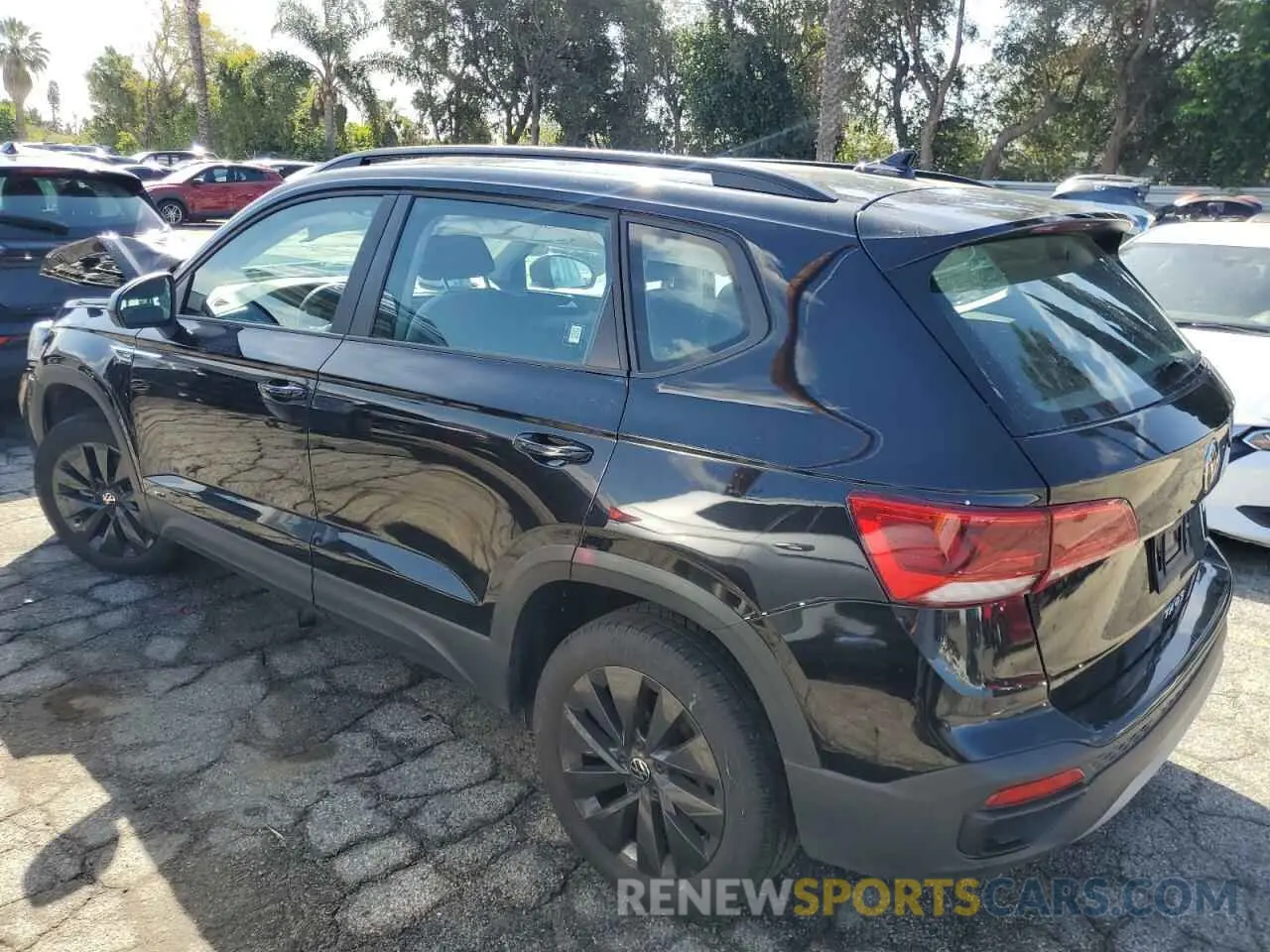 2 fotografías del automóvil dañado 3VV5X7B21RM058557 VOLKSWAGEN TAOS S 2024