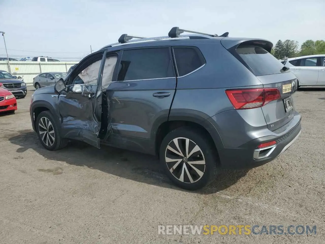 2 fotografías del automóvil dañado 3VVWX7B22NM076290 VOLKSWAGEN TAOS SE 2022