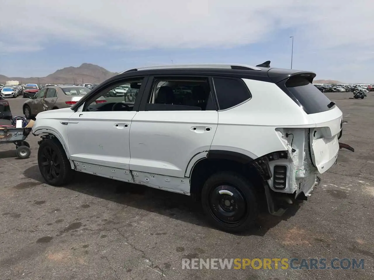 2 fotografías del automóvil dañado 3VVEX7B20PM365781 VOLKSWAGEN TAOS SE 2023