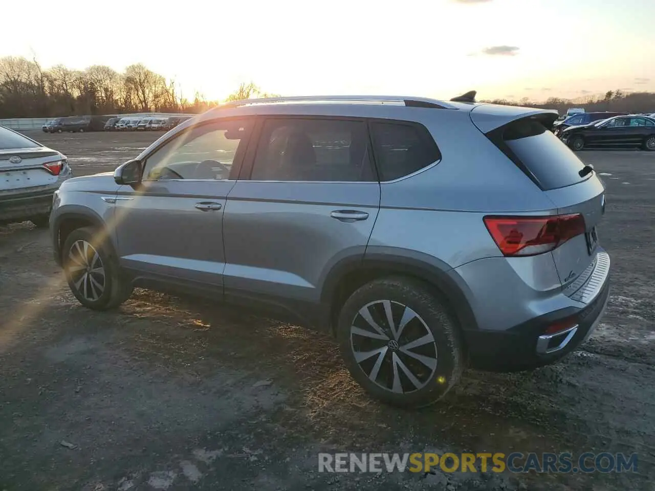 2 fotografías del automóvil dañado 3VVNX7B24PM325509 VOLKSWAGEN TAOS SE 2023
