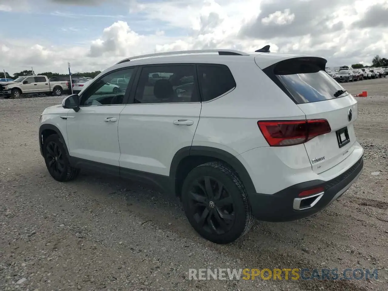 2 fotografías del automóvil dañado 3VVSX7B28PM377731 VOLKSWAGEN TAOS SE 2023