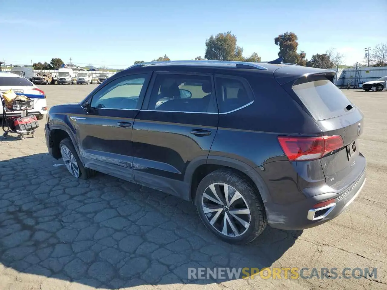 2 fotografías del automóvil dañado 3VVSX7B2XPM339014 VOLKSWAGEN TAOS SE 2023