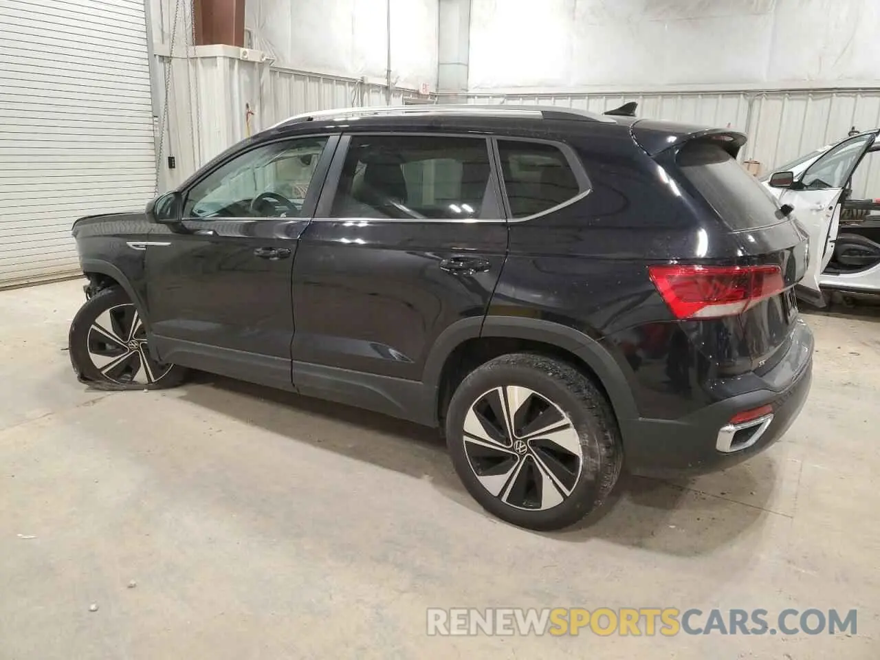 2 fotografías del automóvil dañado 3VVUX7B20PM370202 VOLKSWAGEN TAOS SE 2023
